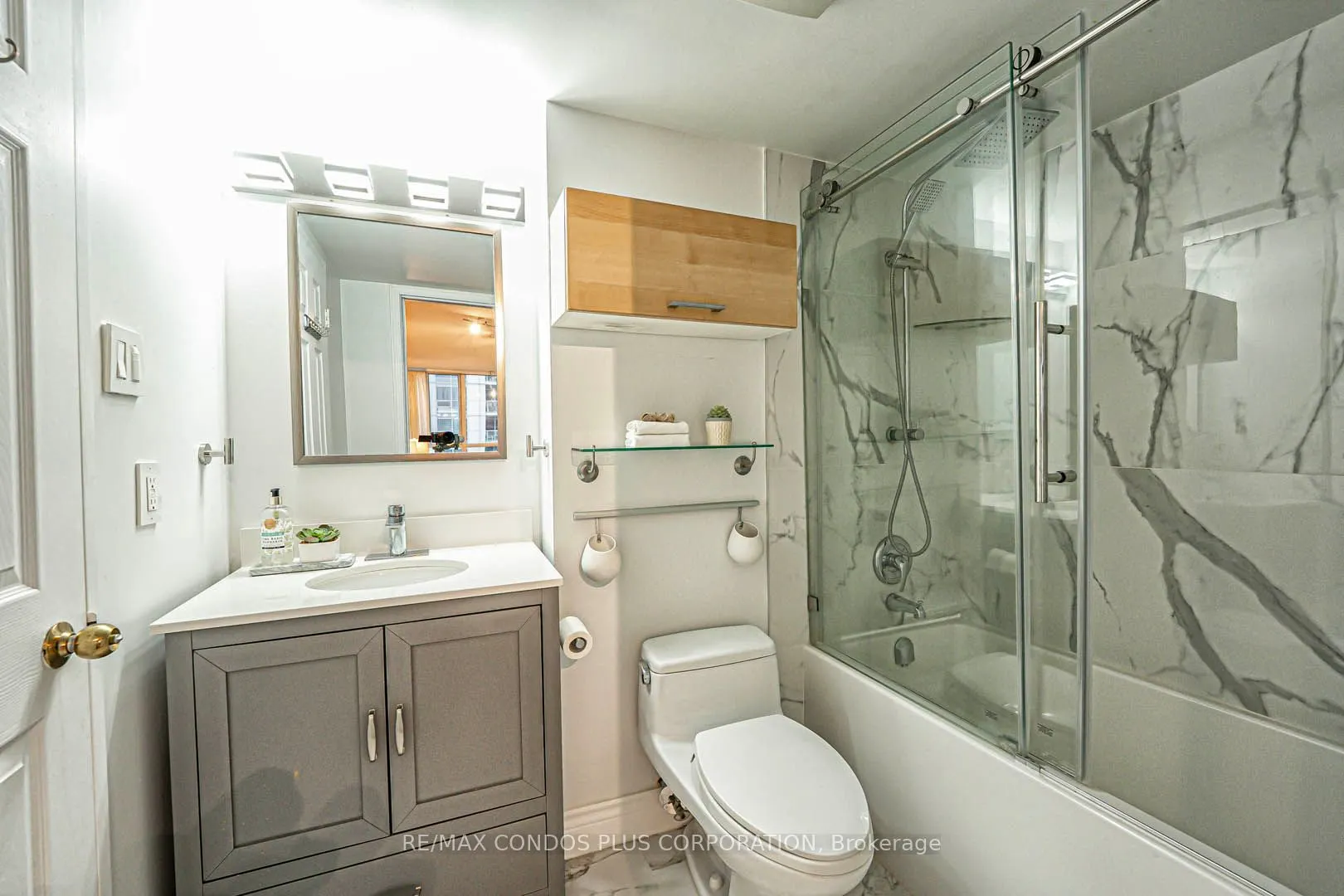 736 Bay Street, #1810