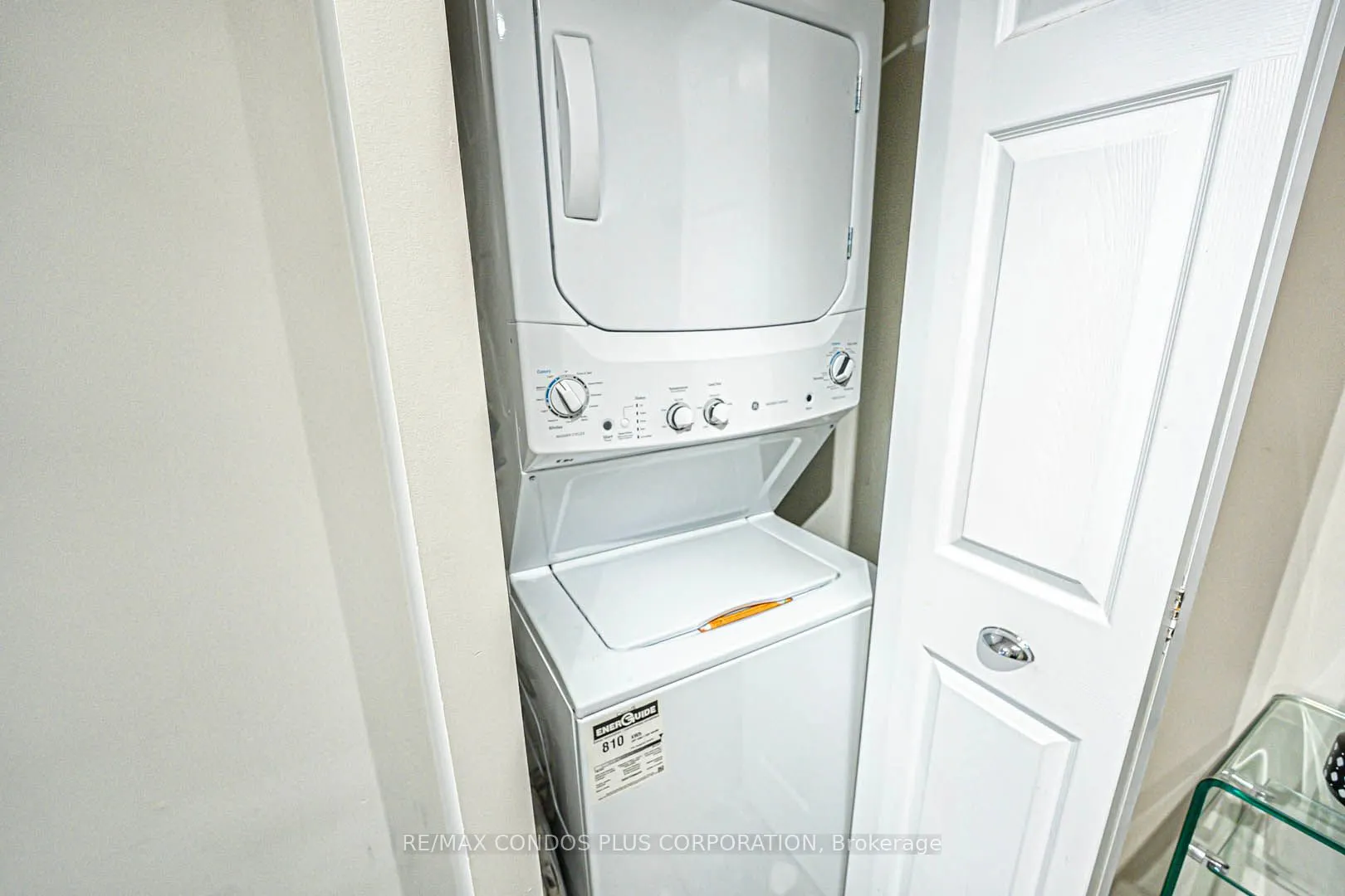 736 Bay Street, #1810