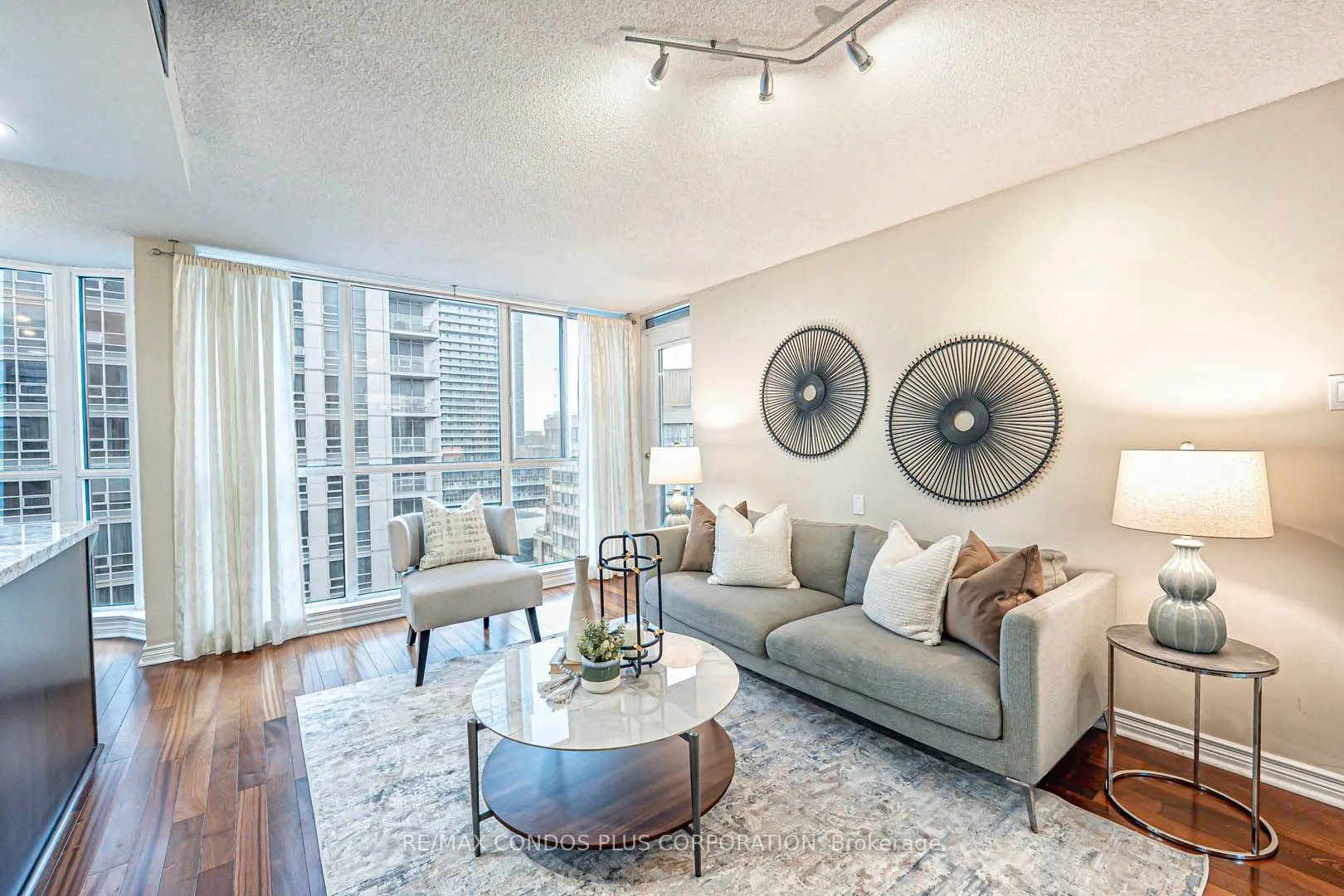736 Bay Street, #1810