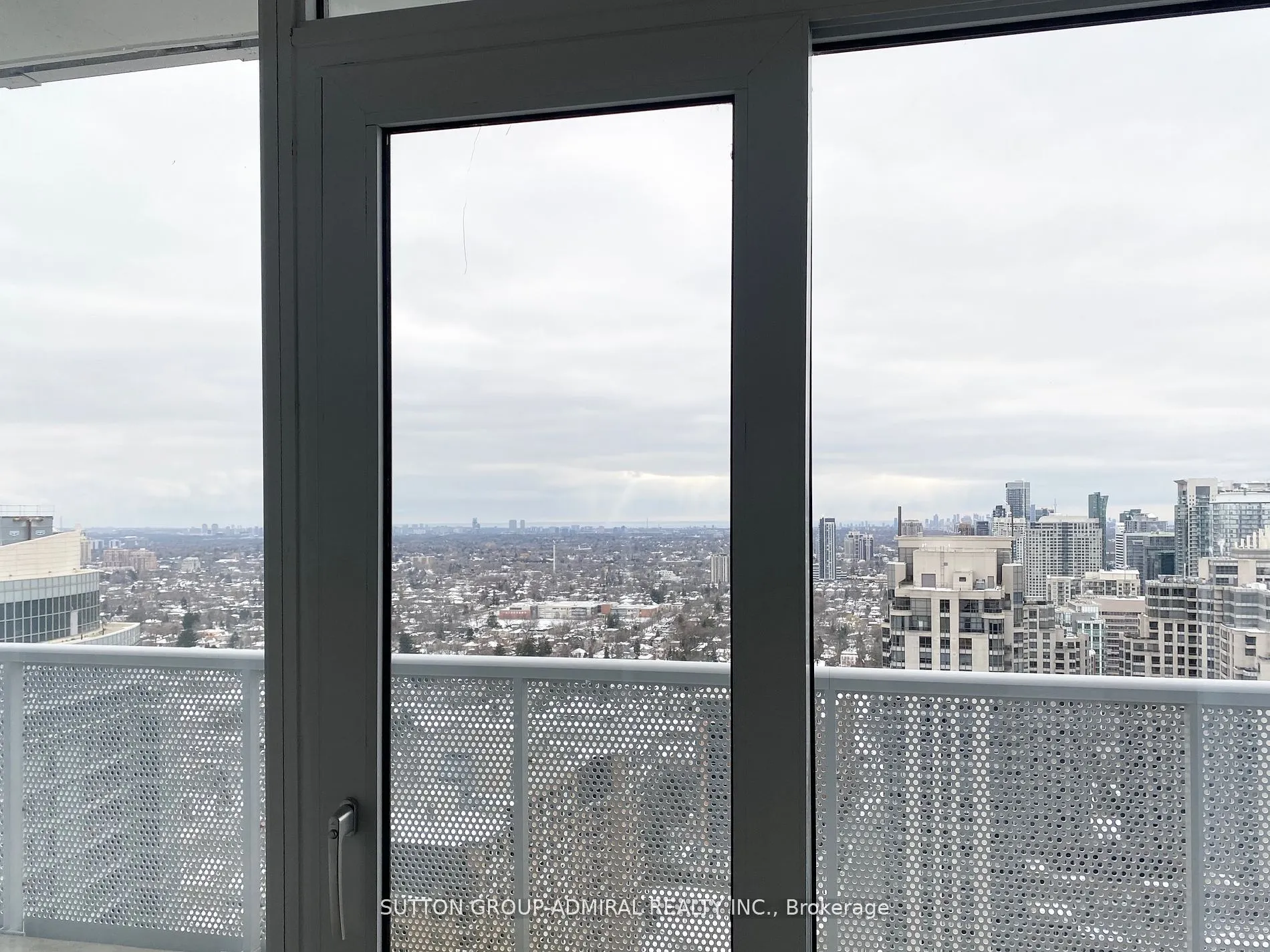 15 Holmes Avenue, #3101