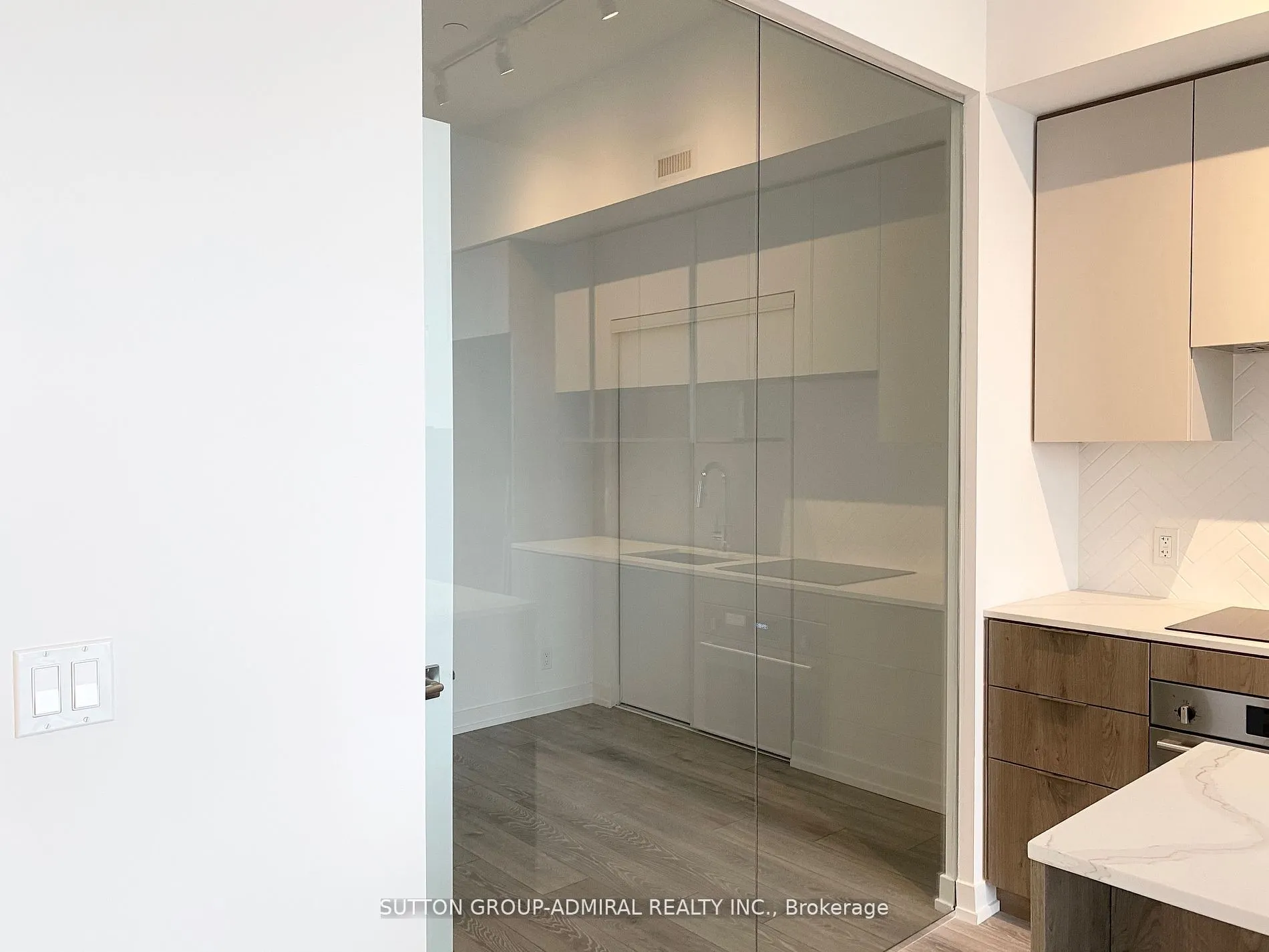 15 Holmes Avenue, #3101