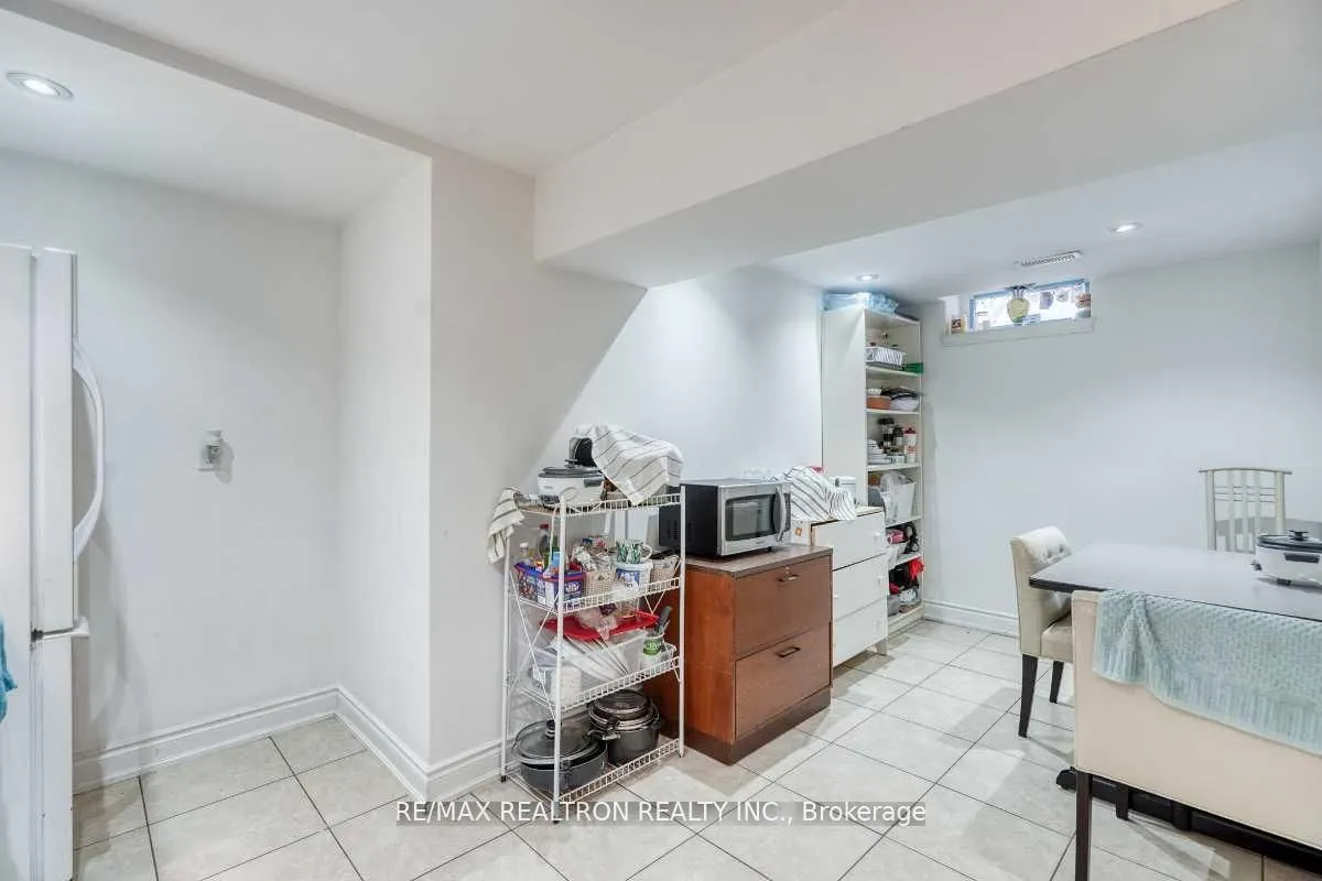 44 Jesmond Avenue N