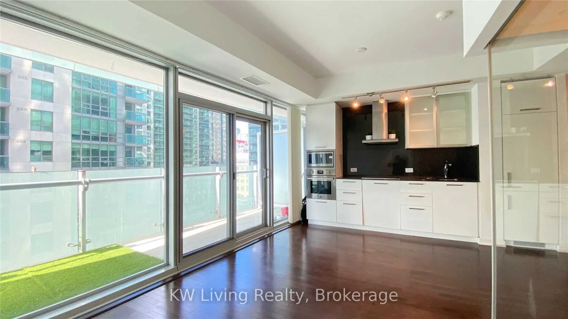 12 York Street, #406