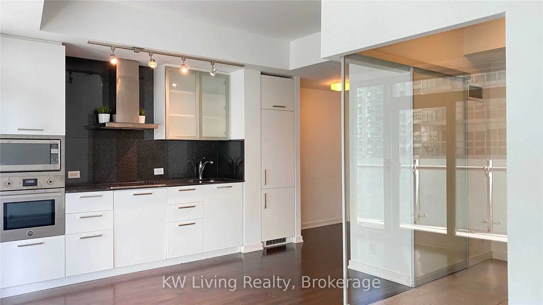 12 York Street, #406
