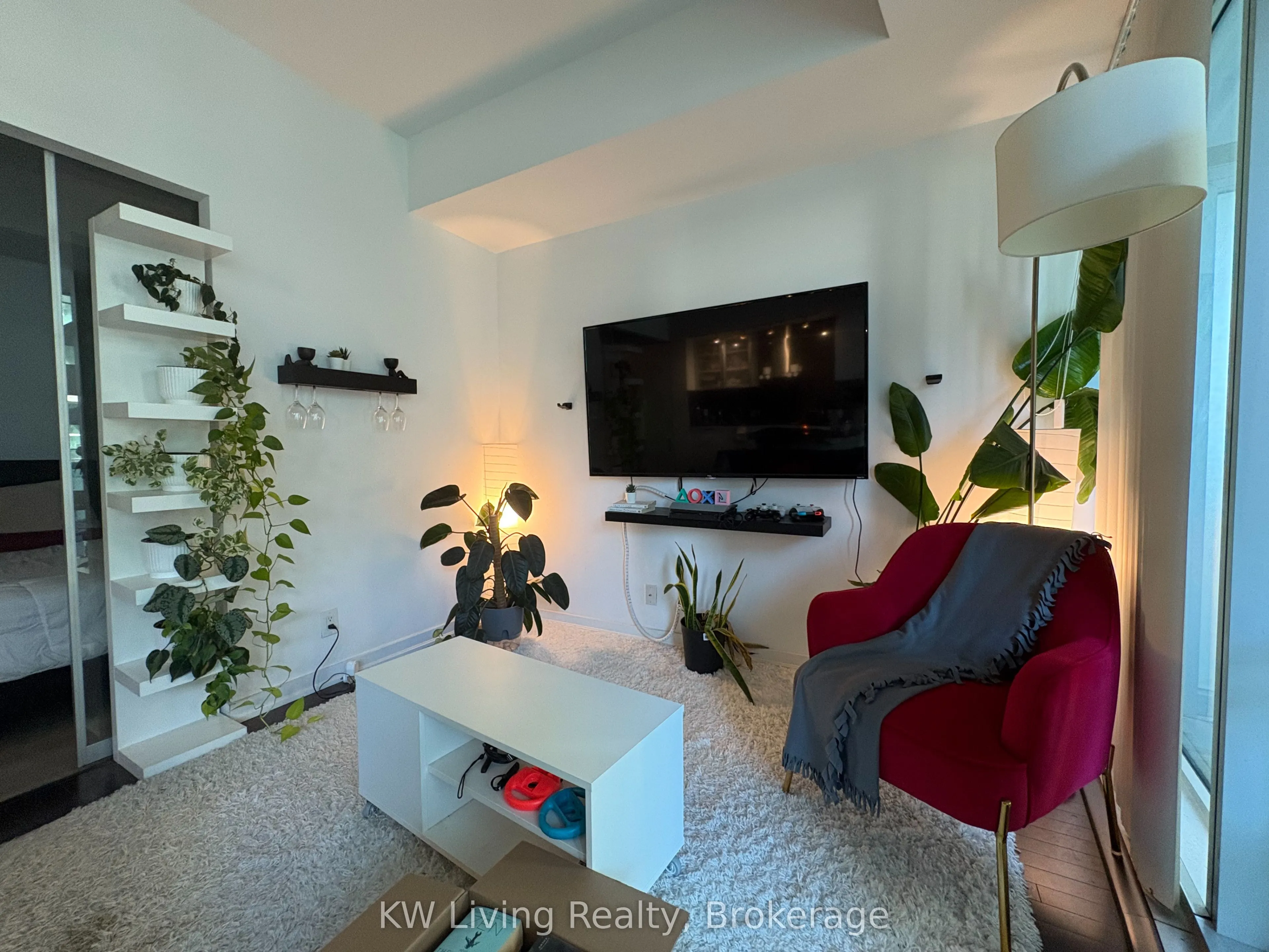 12 York Street, #406