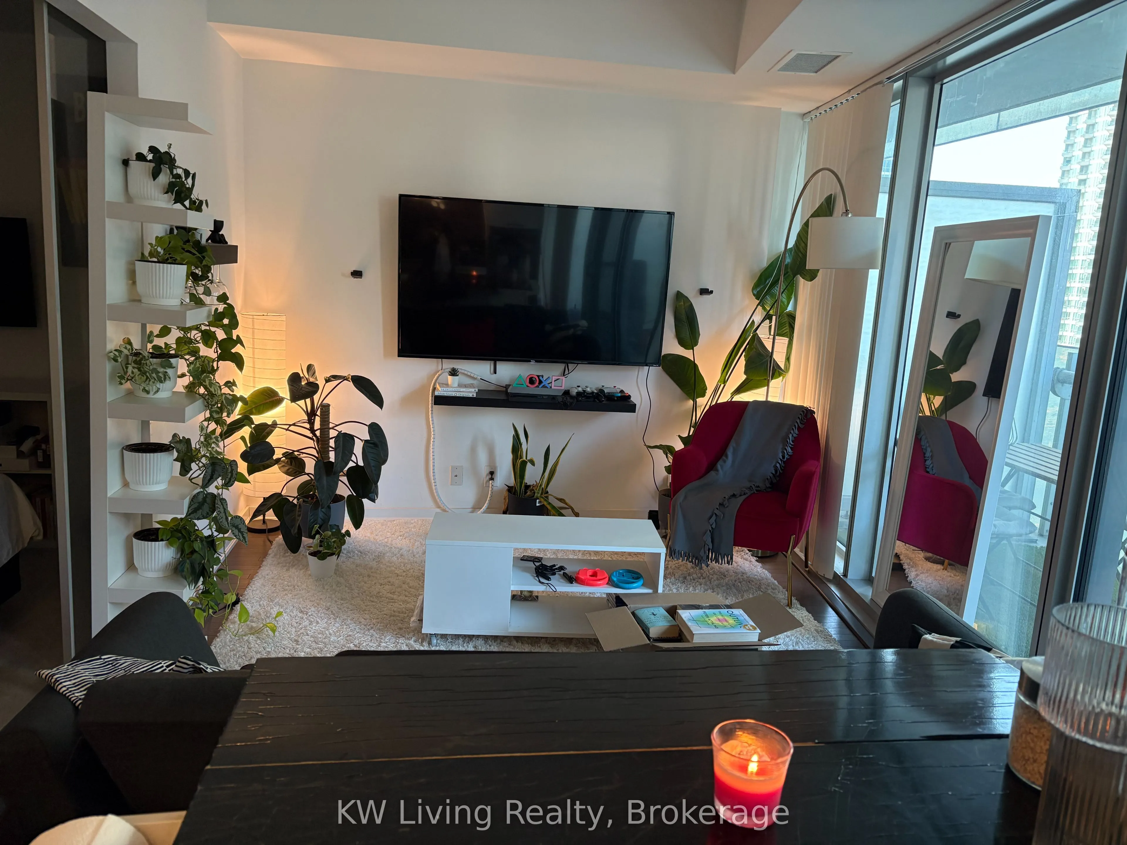 12 York Street, #406