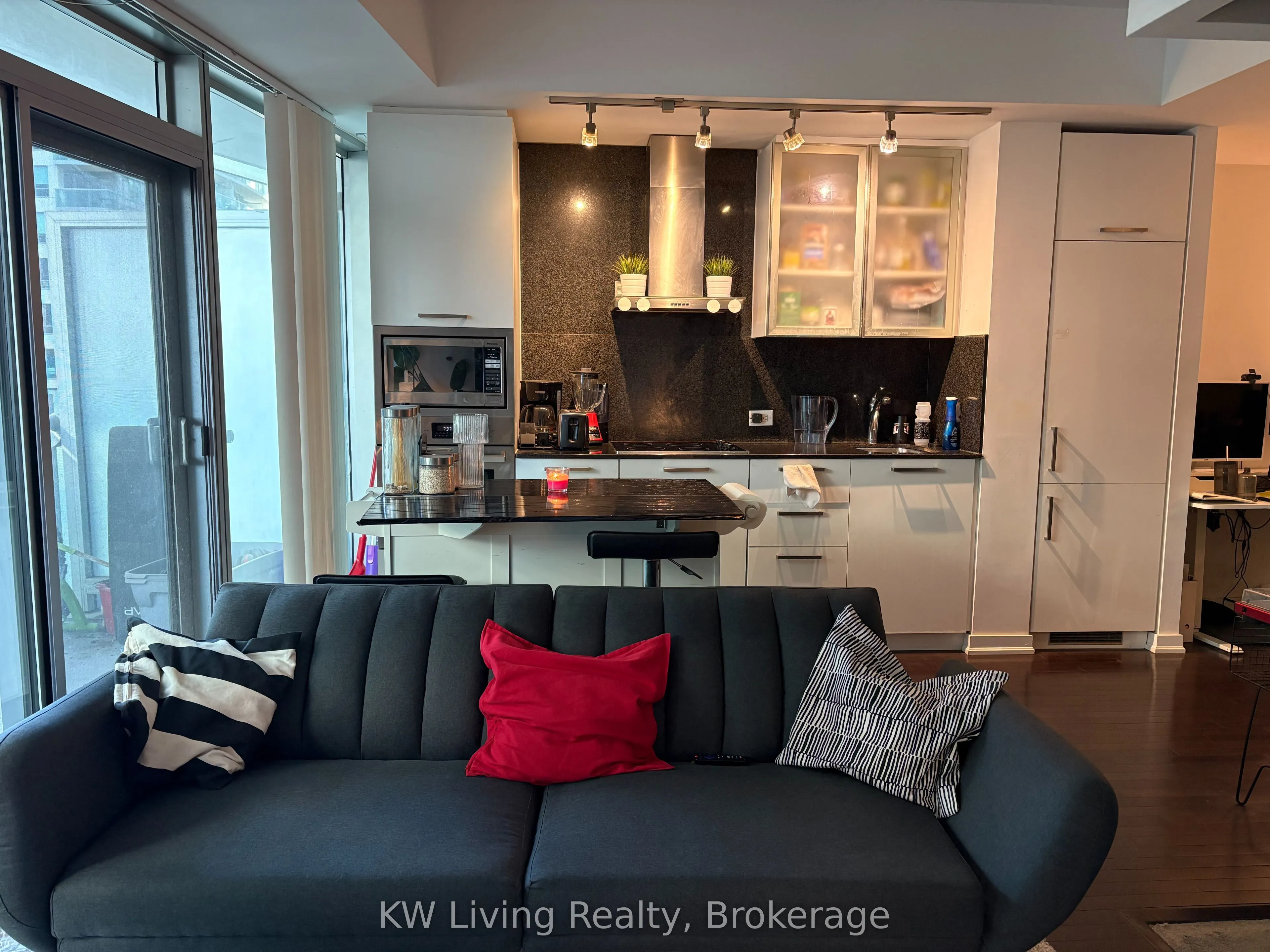 12 York Street, #406