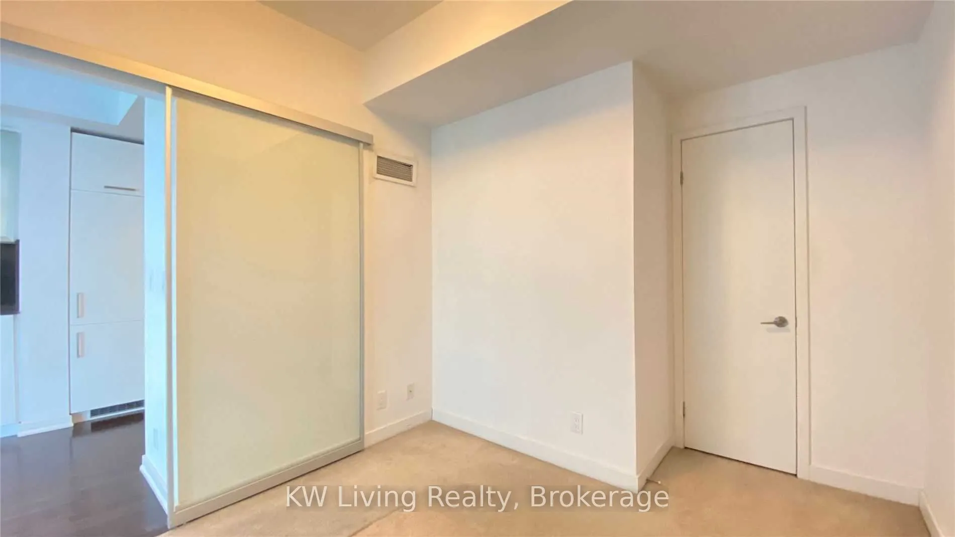 12 York Street, #406