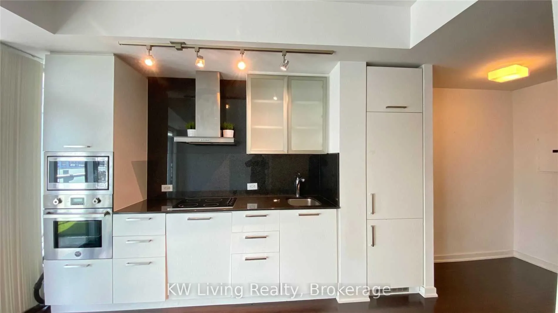 12 York Street, #406