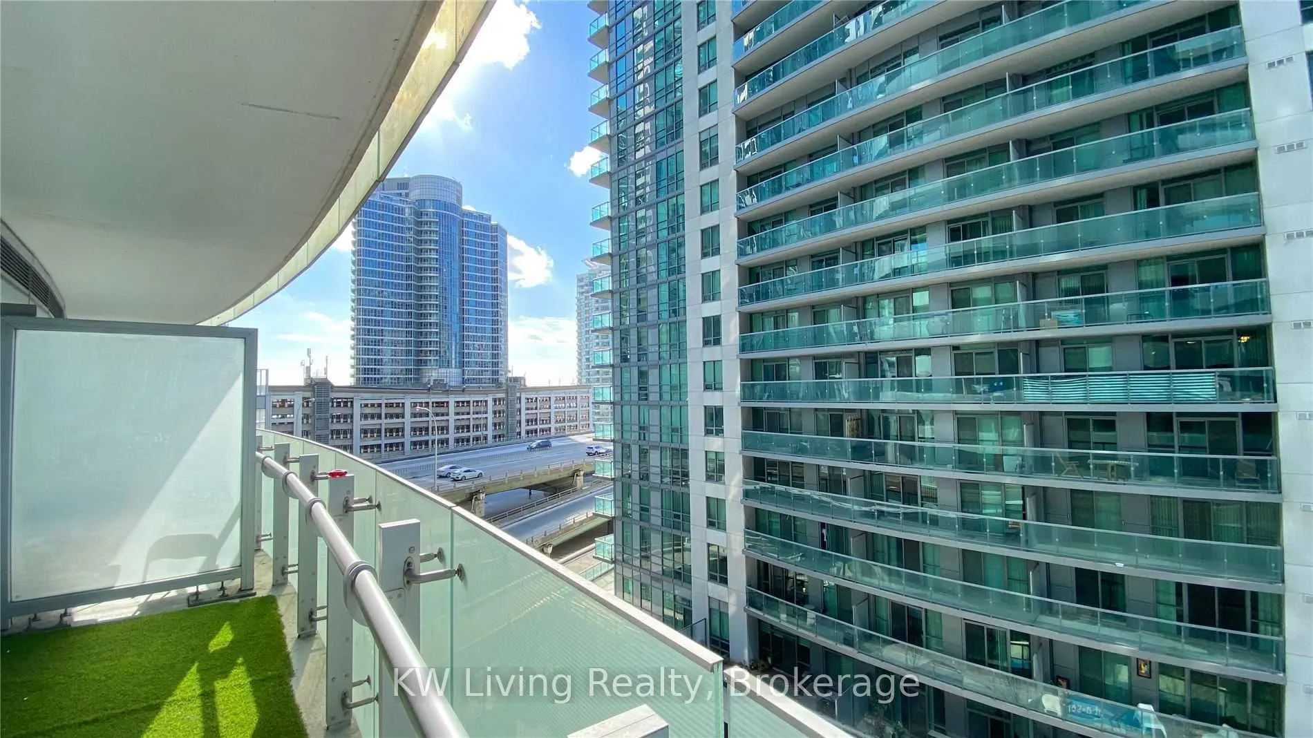 12 York Street, #406