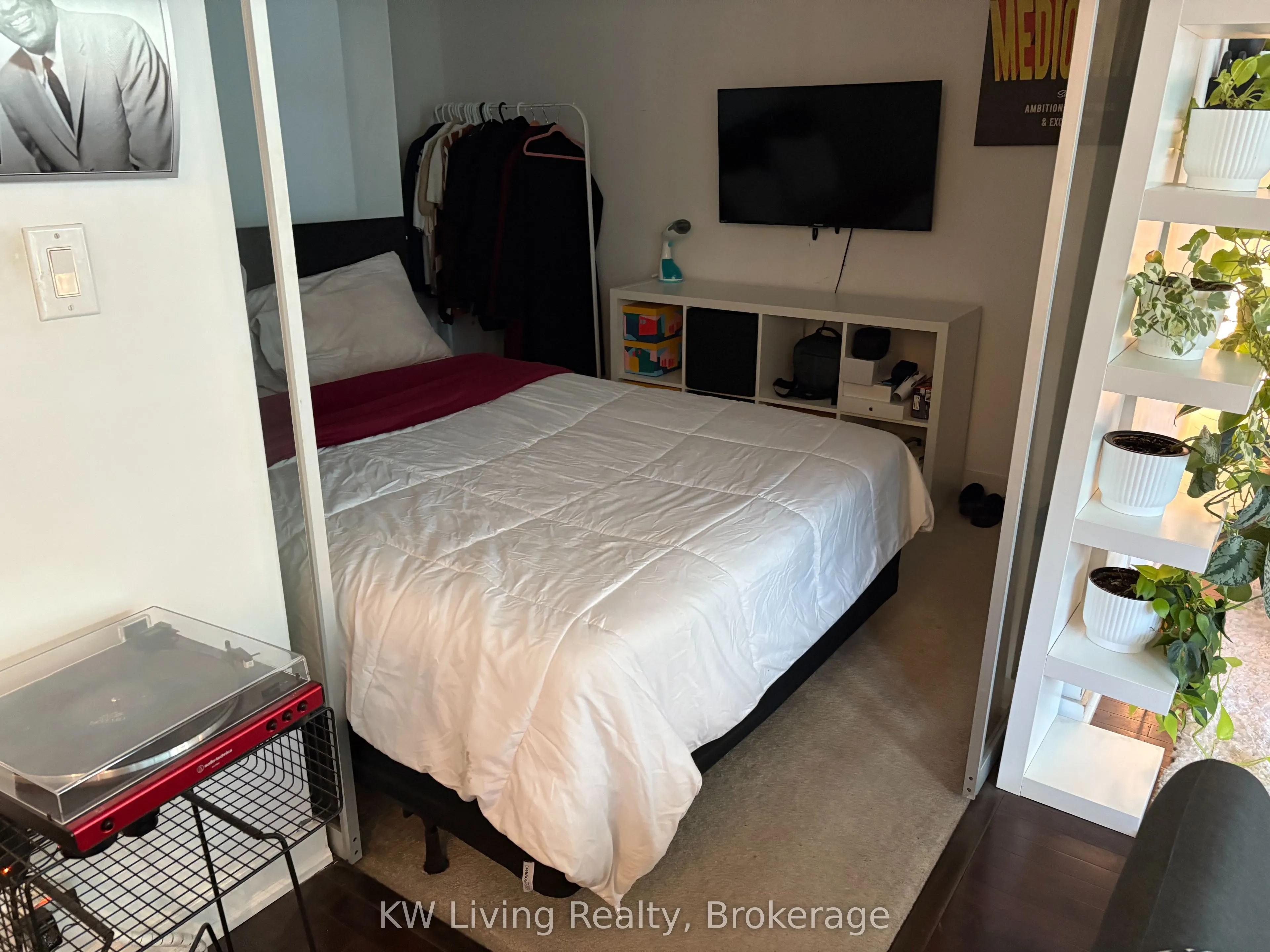 12 York Street, #406