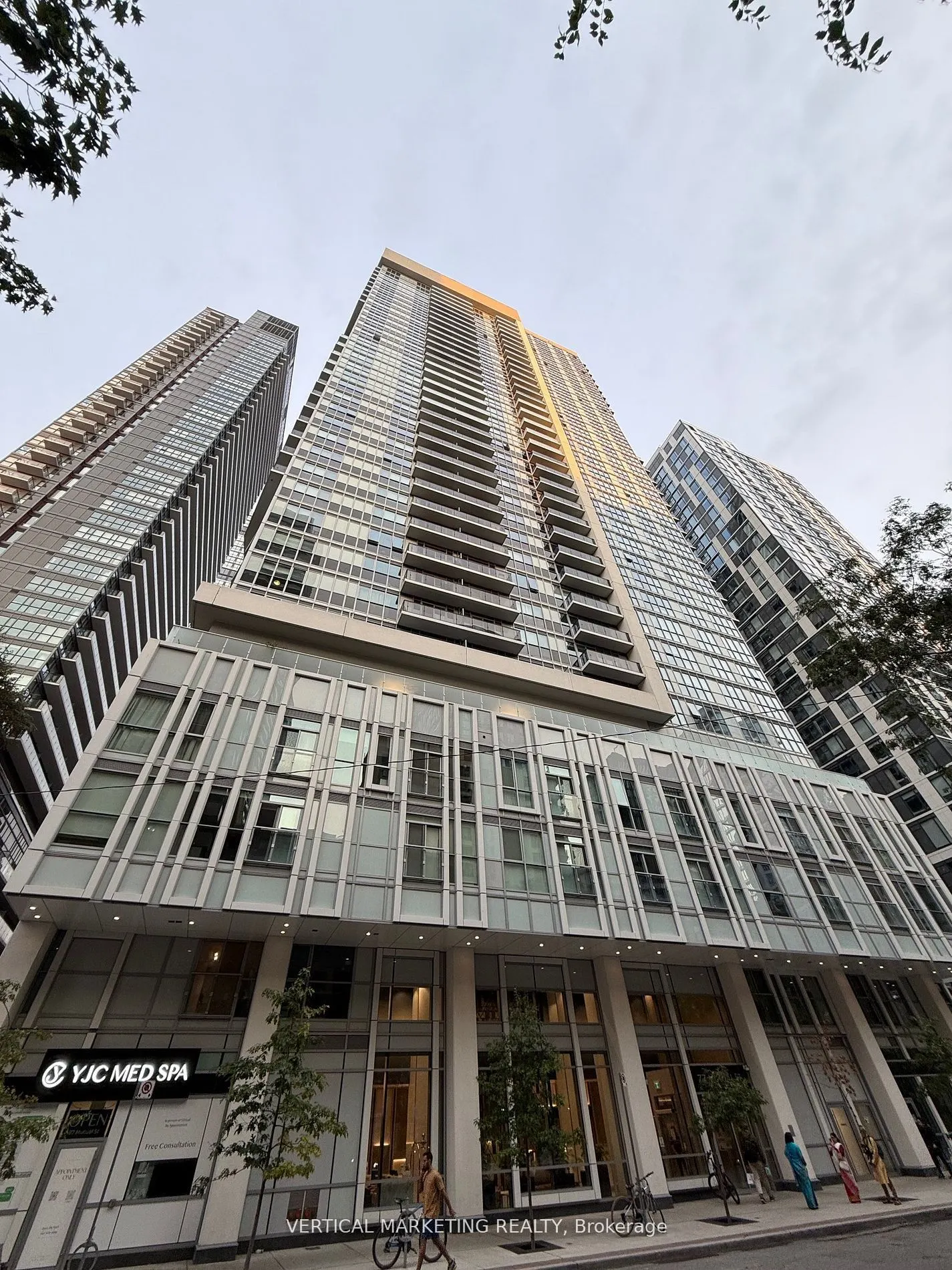 77 Mutual Street, #2404