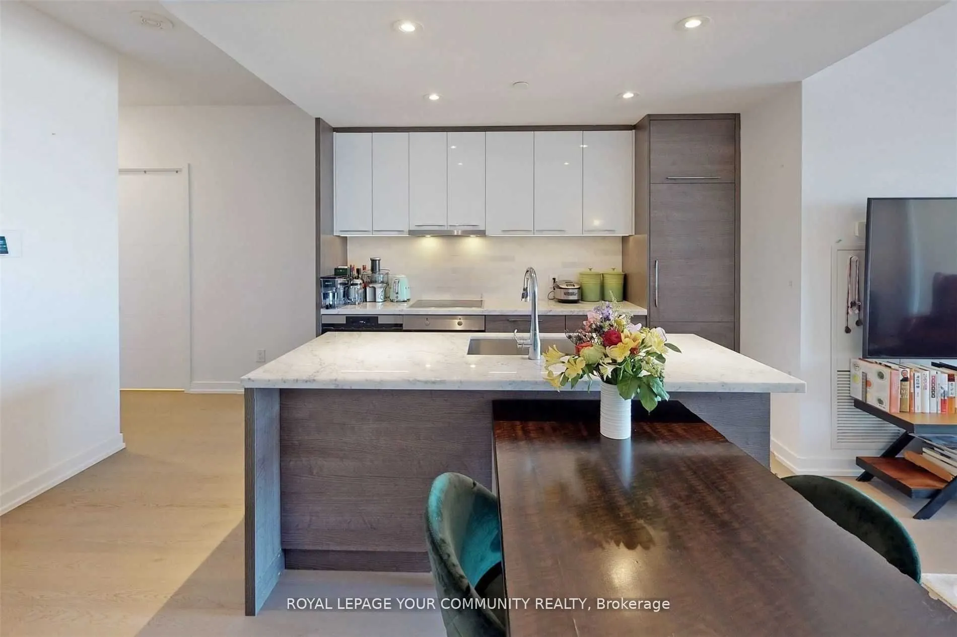 488 University Ave Avenue, #4803