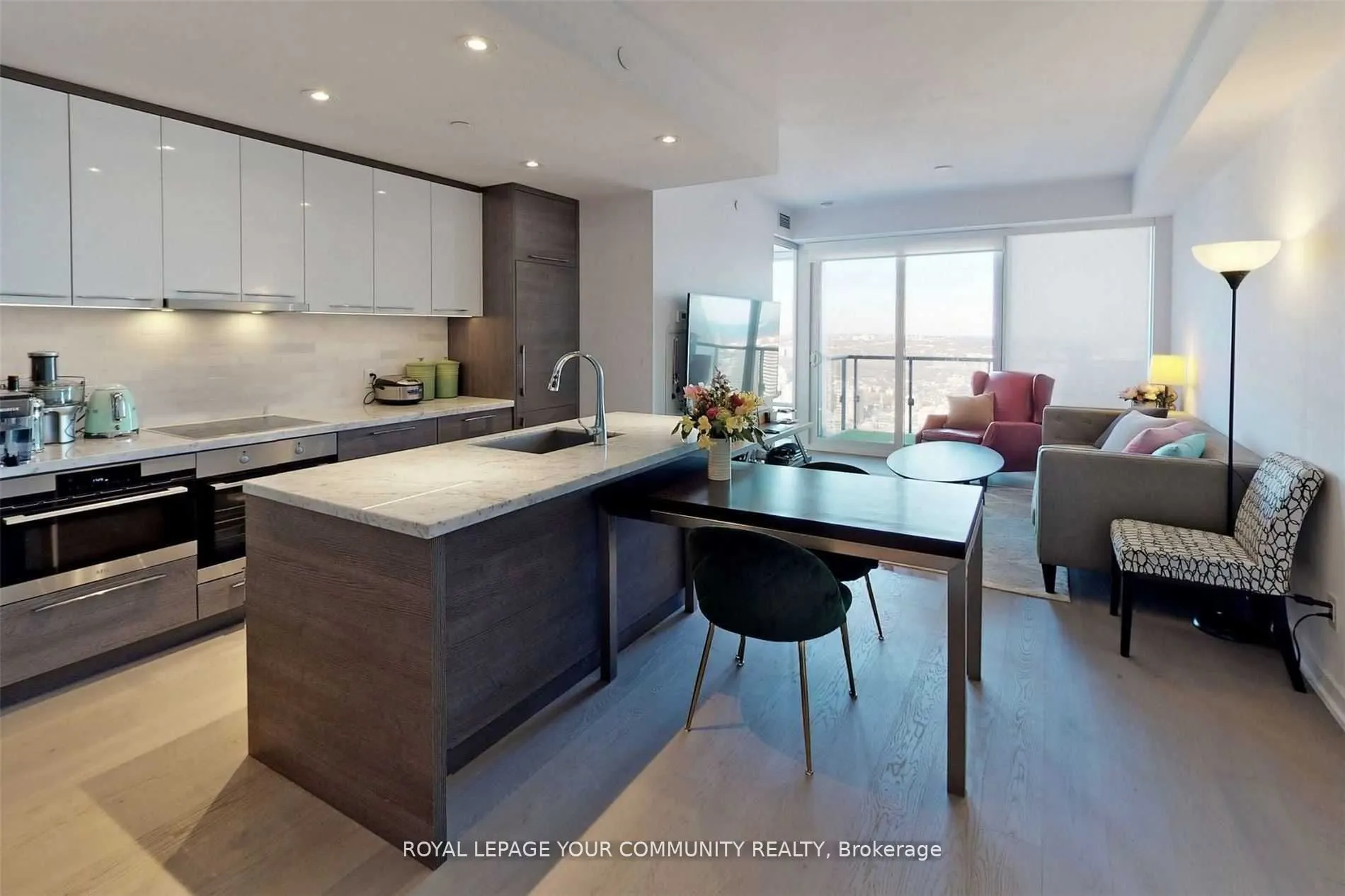 488 University Ave Avenue, #4803