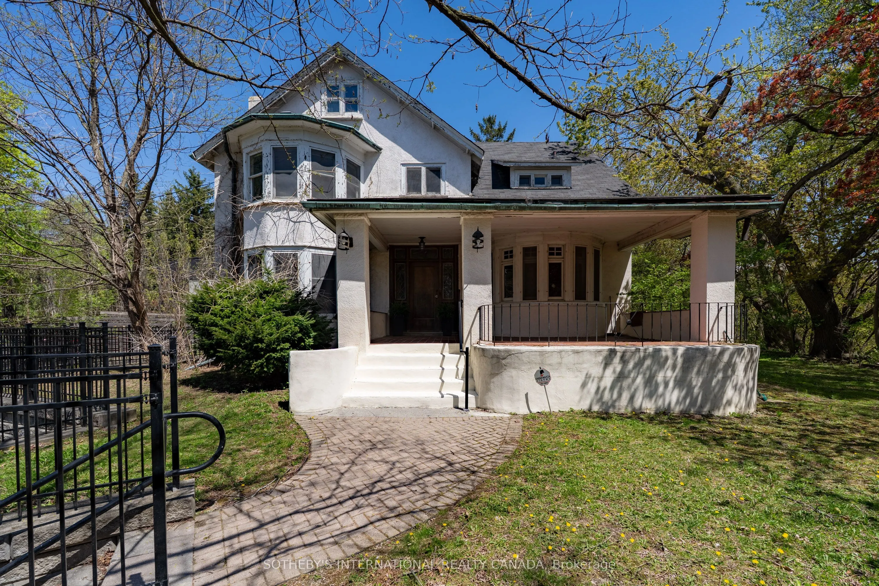 27 Old Yonge Street