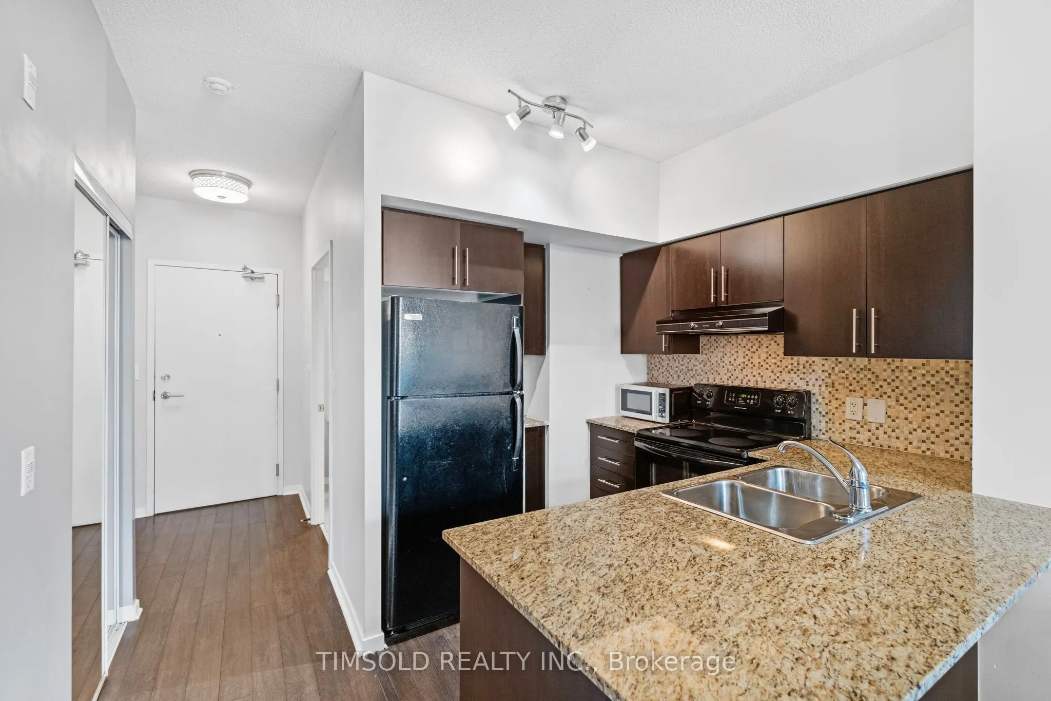 120 Dallimore Circle, #102