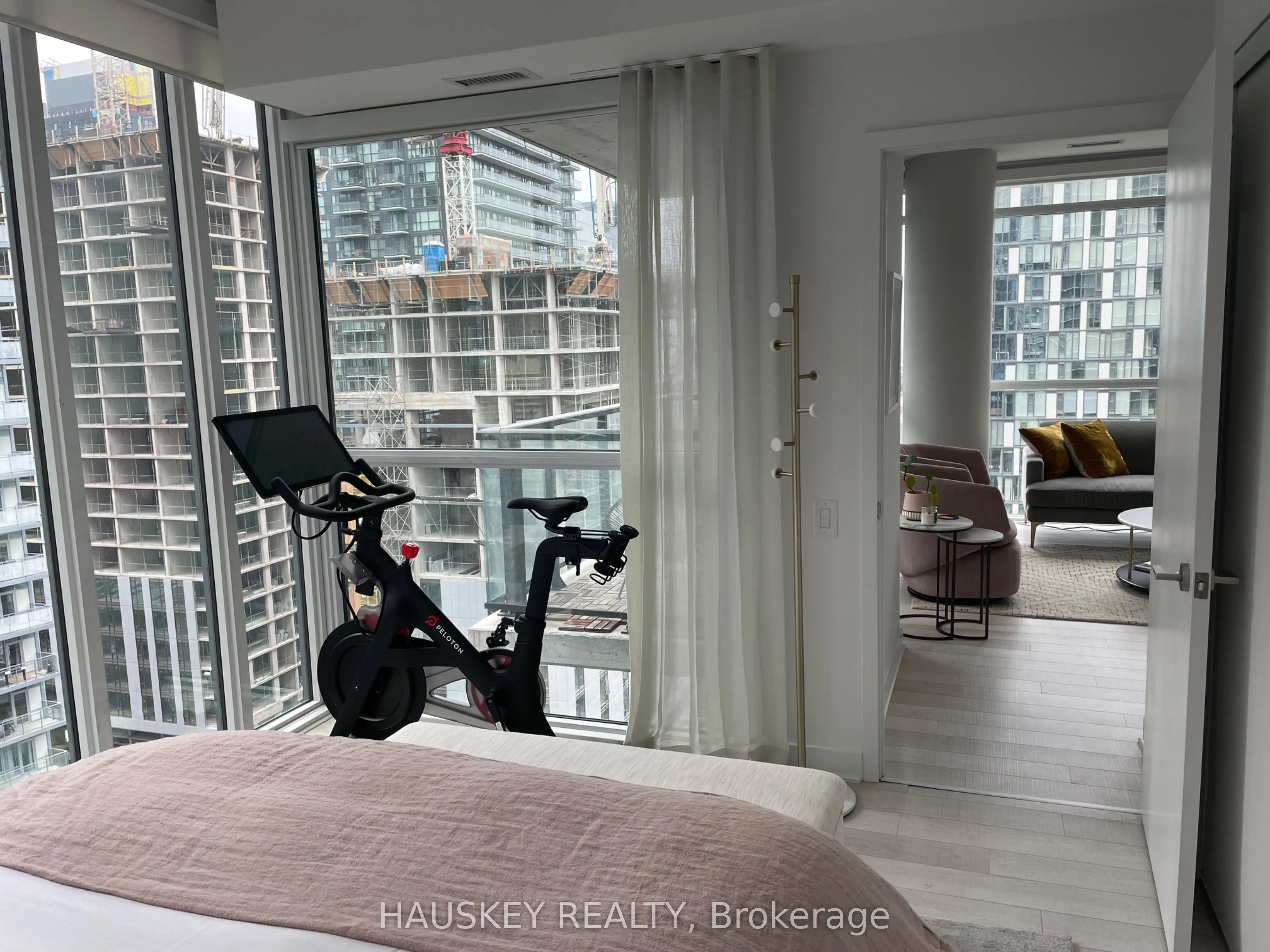290 Adelaide Street W, #2511