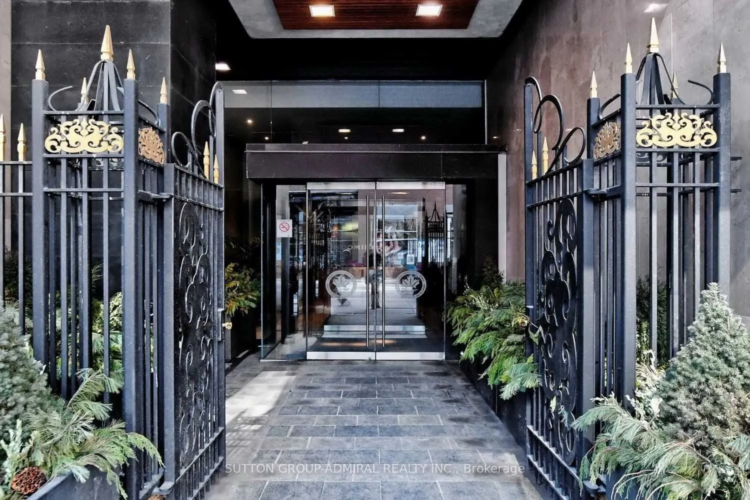 375 King Street W, #1004