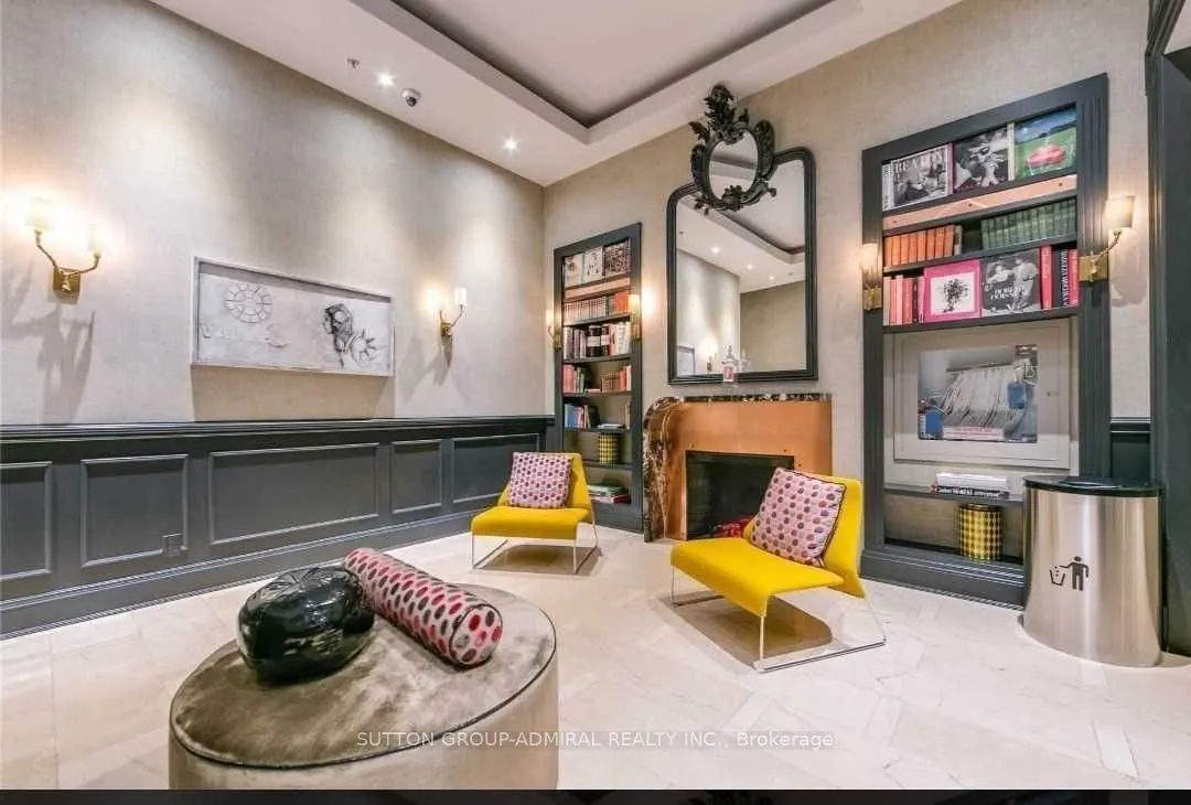 375 King Street W, #1004