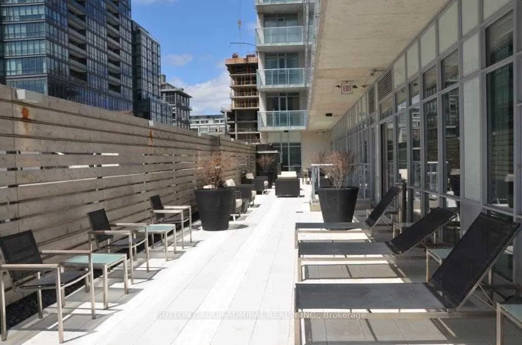 375 King Street W, #1004