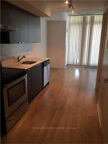 375 King Street W, #1004