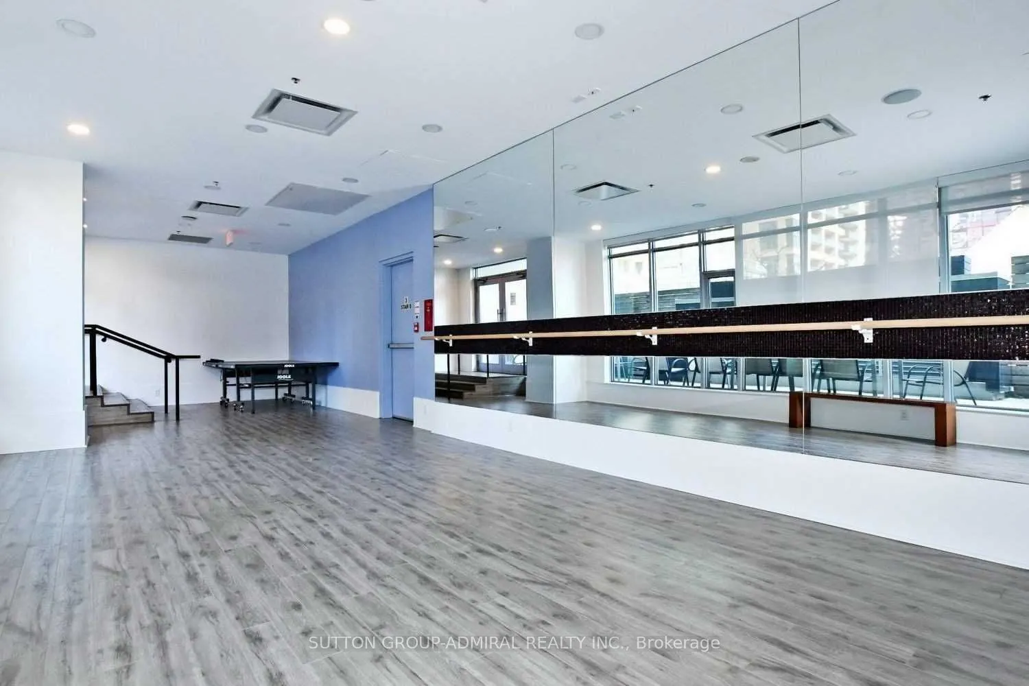 375 King Street W, #1004