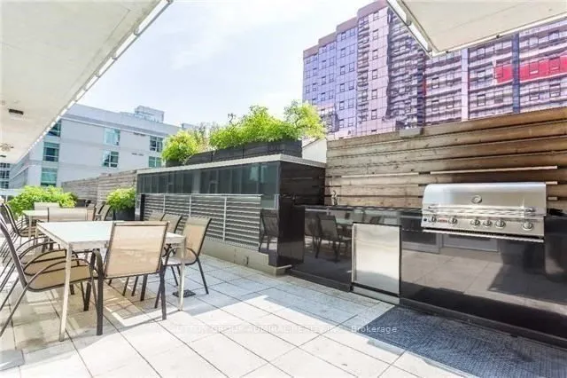 375 King Street W, #1004