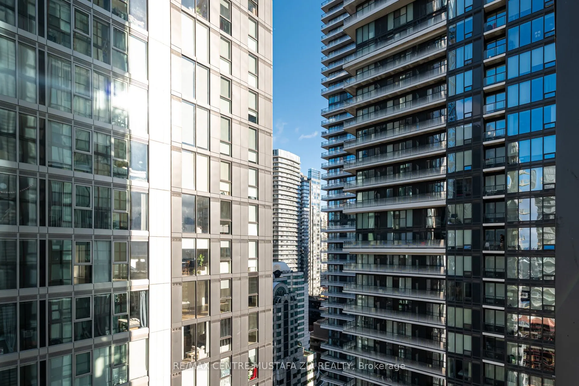 88 Blue Jays Way, #2501