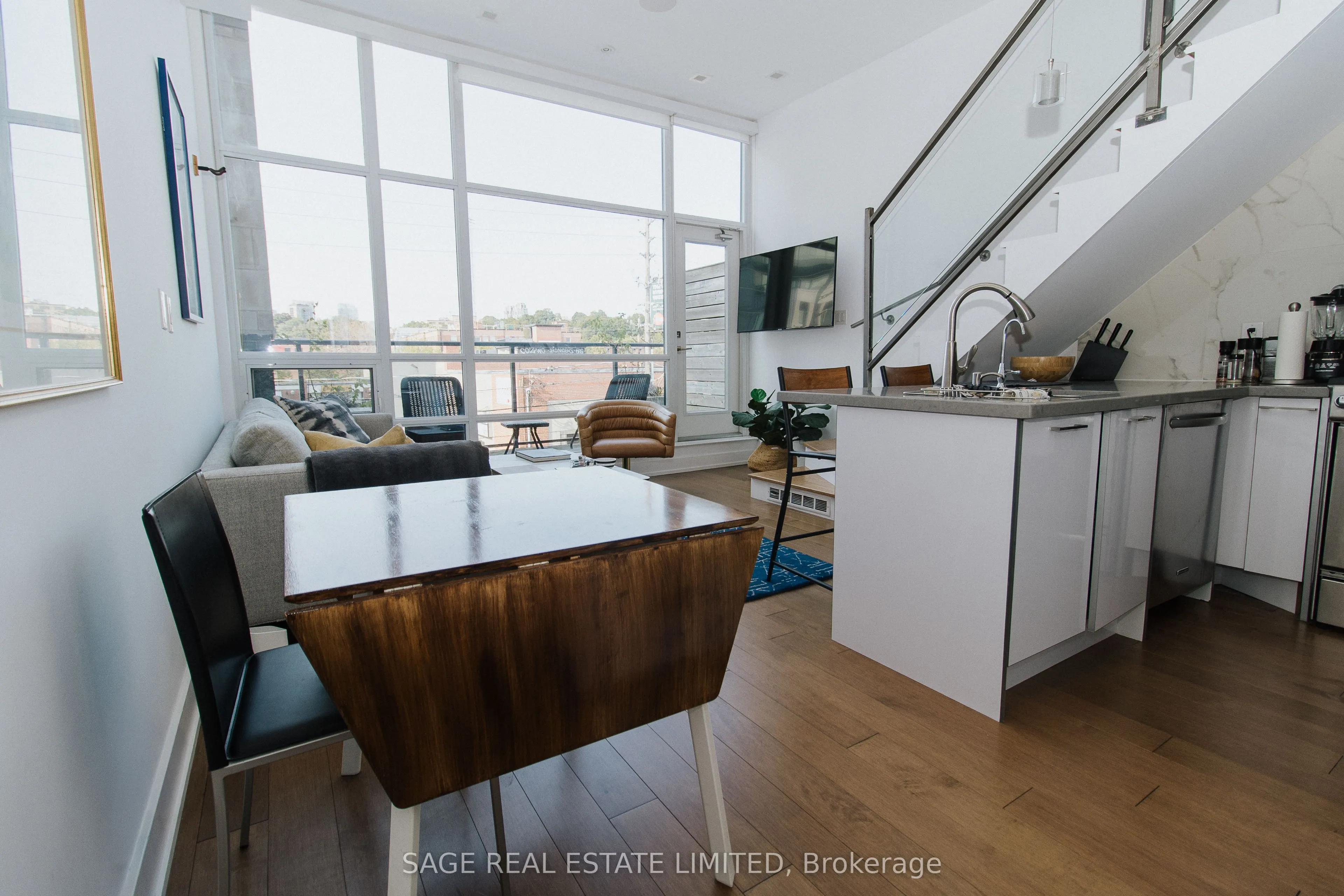 483 Dupont Street NW, #202