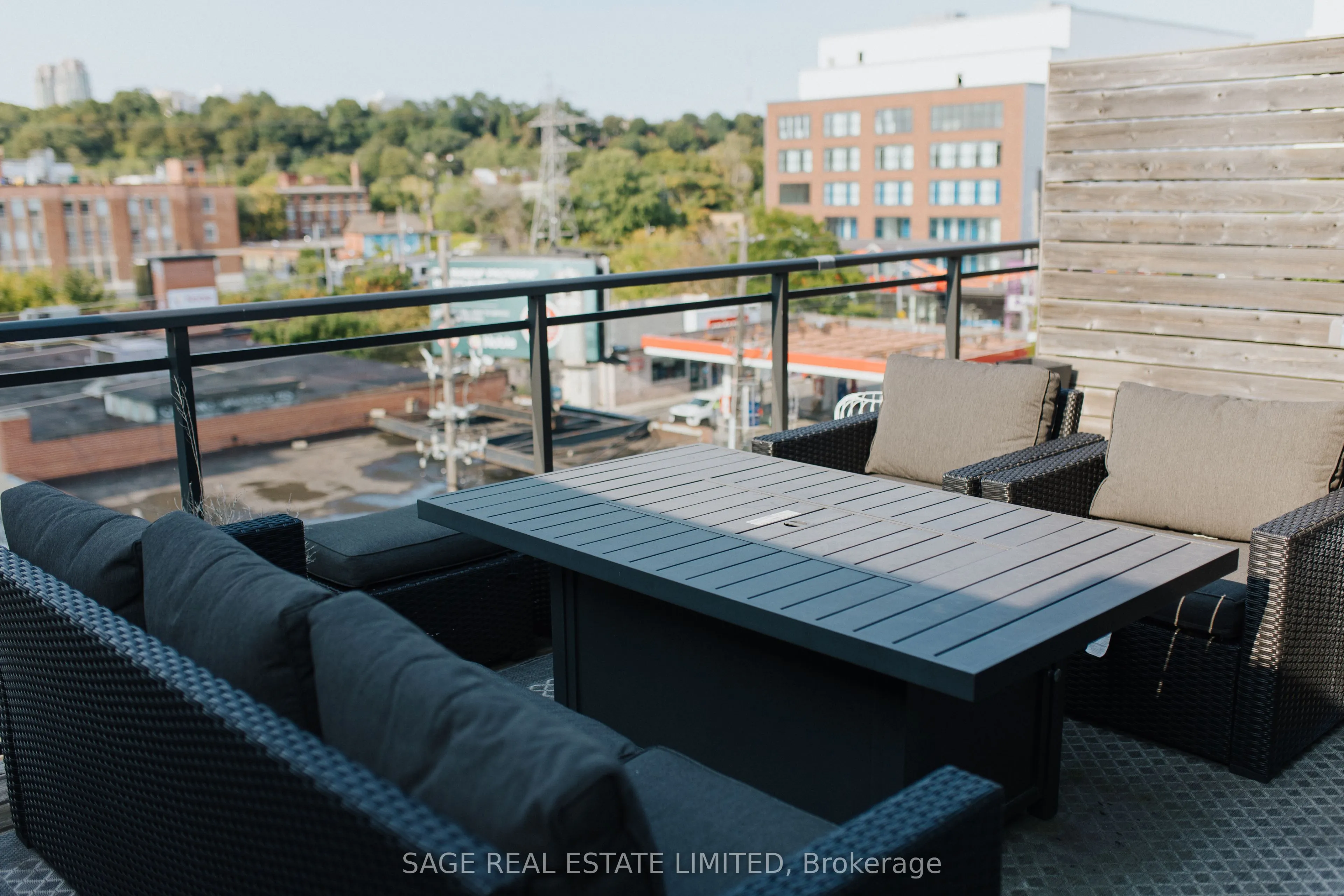 483 Dupont Street NW, #202