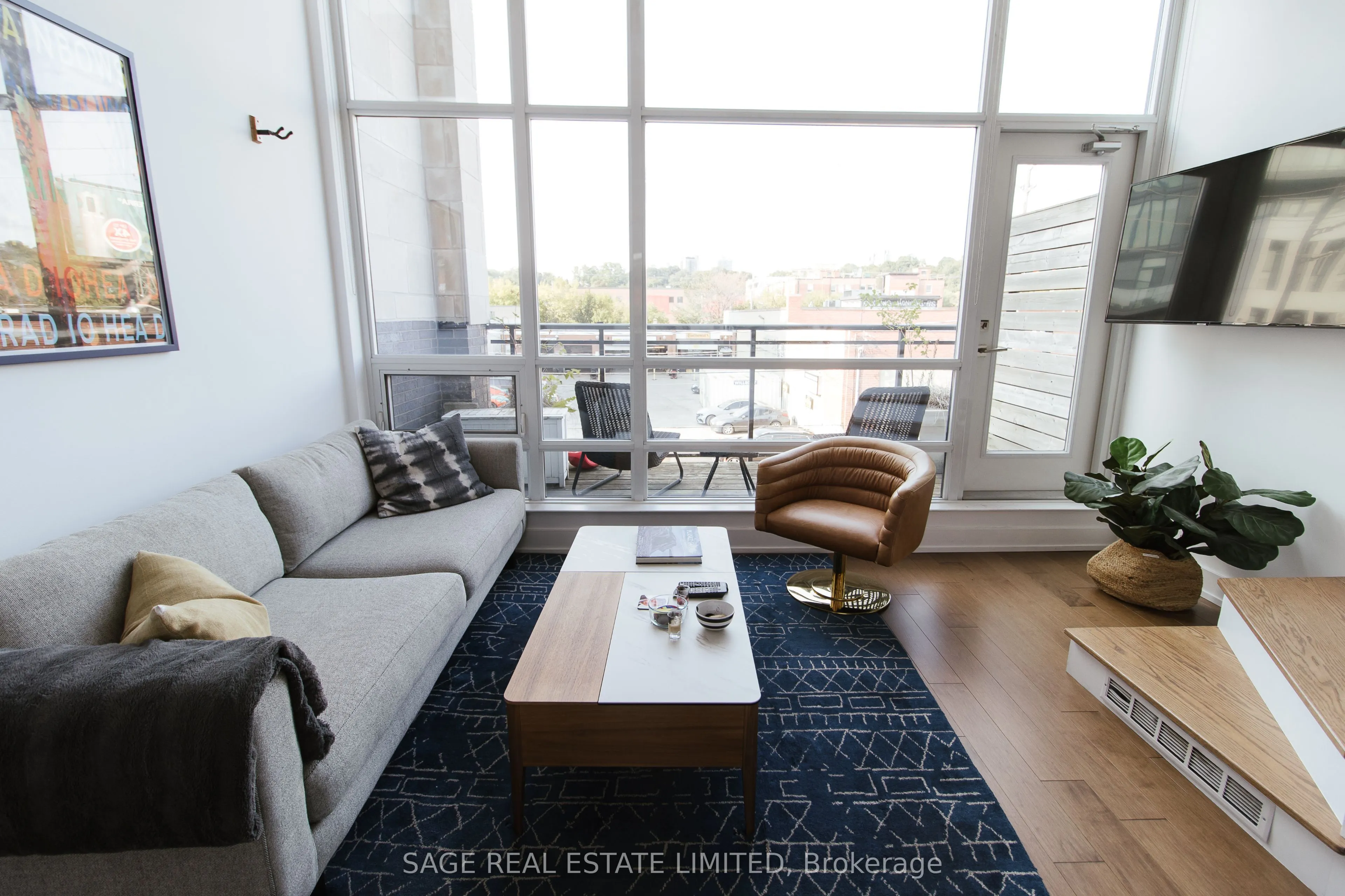 483 Dupont Street NW, #202