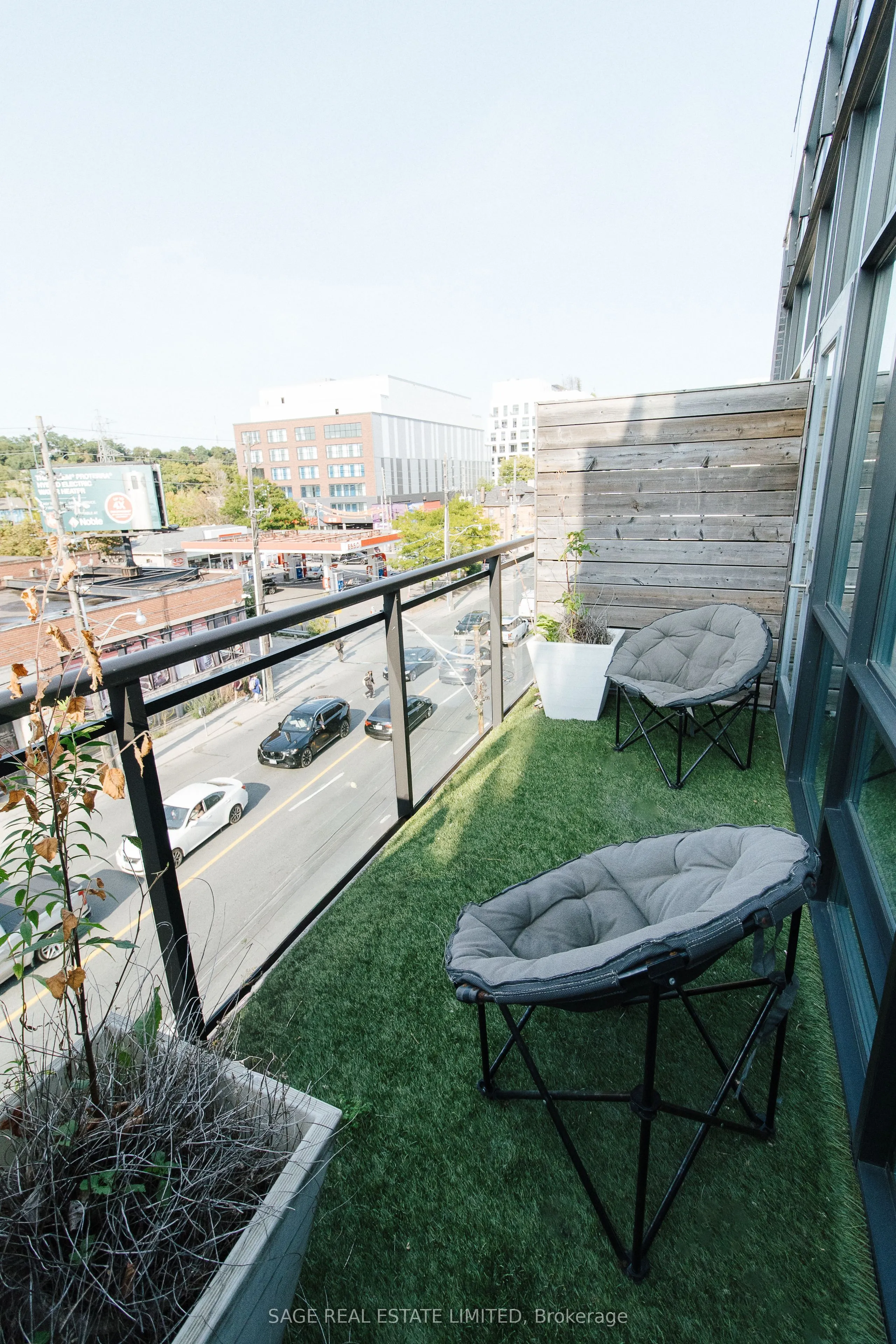 483 Dupont Street NW, #202