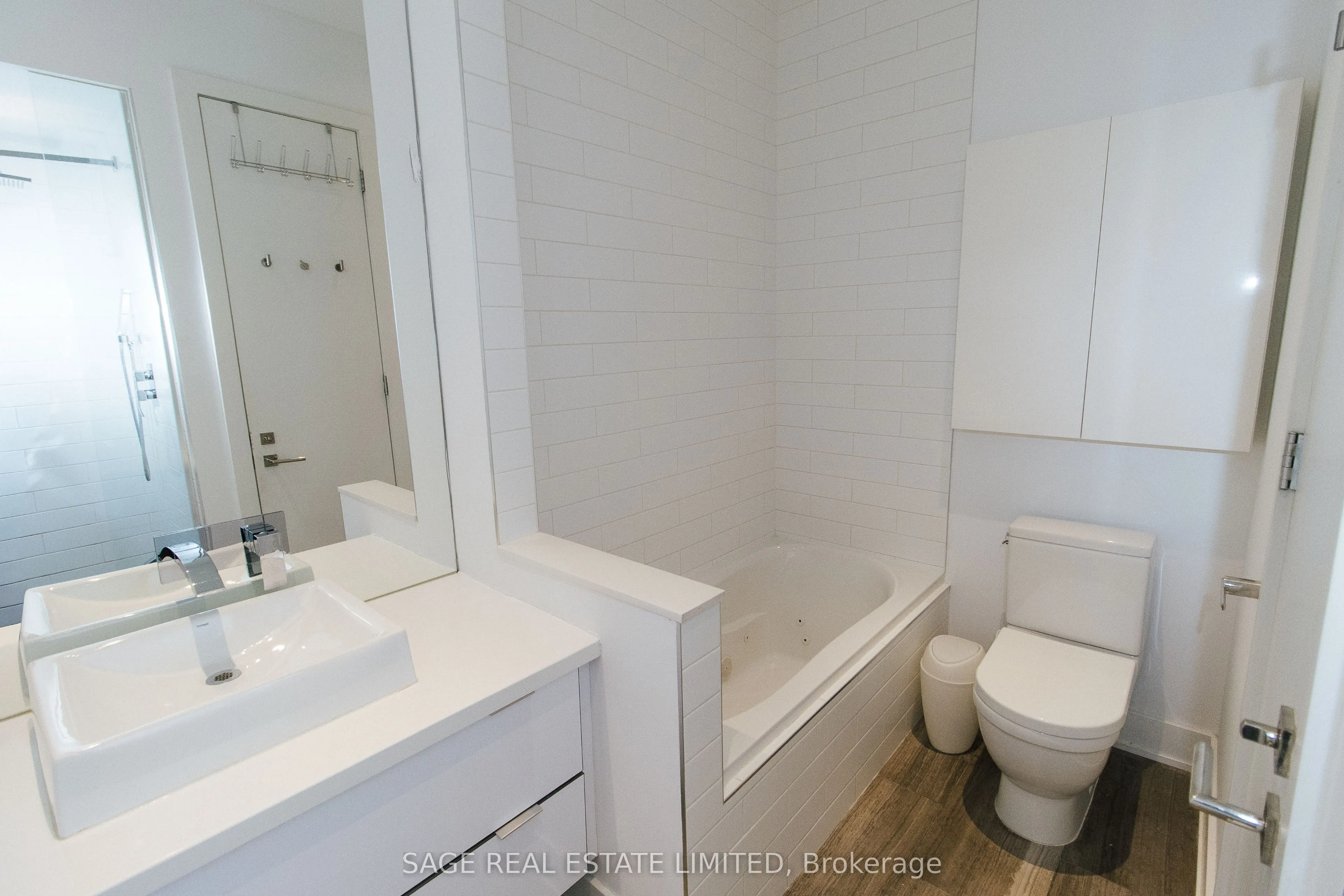 483 Dupont Street NW, #202