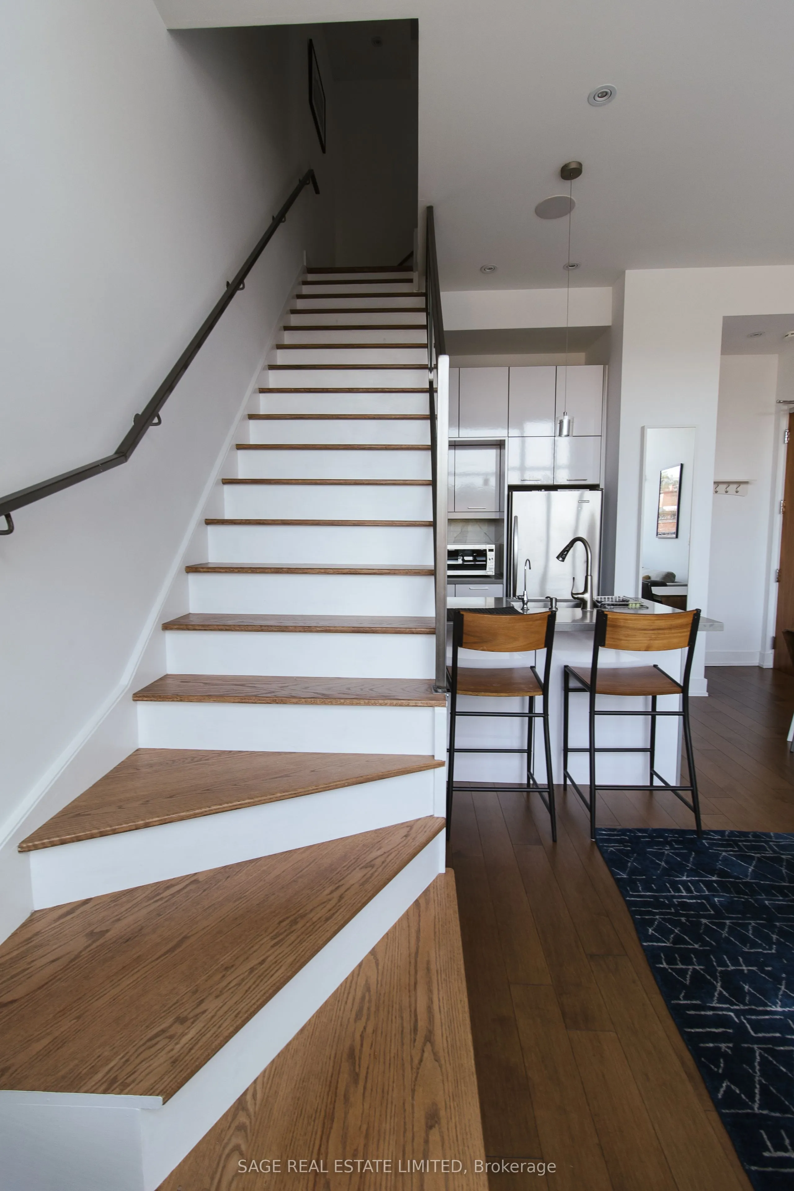 483 Dupont Street NW, #202