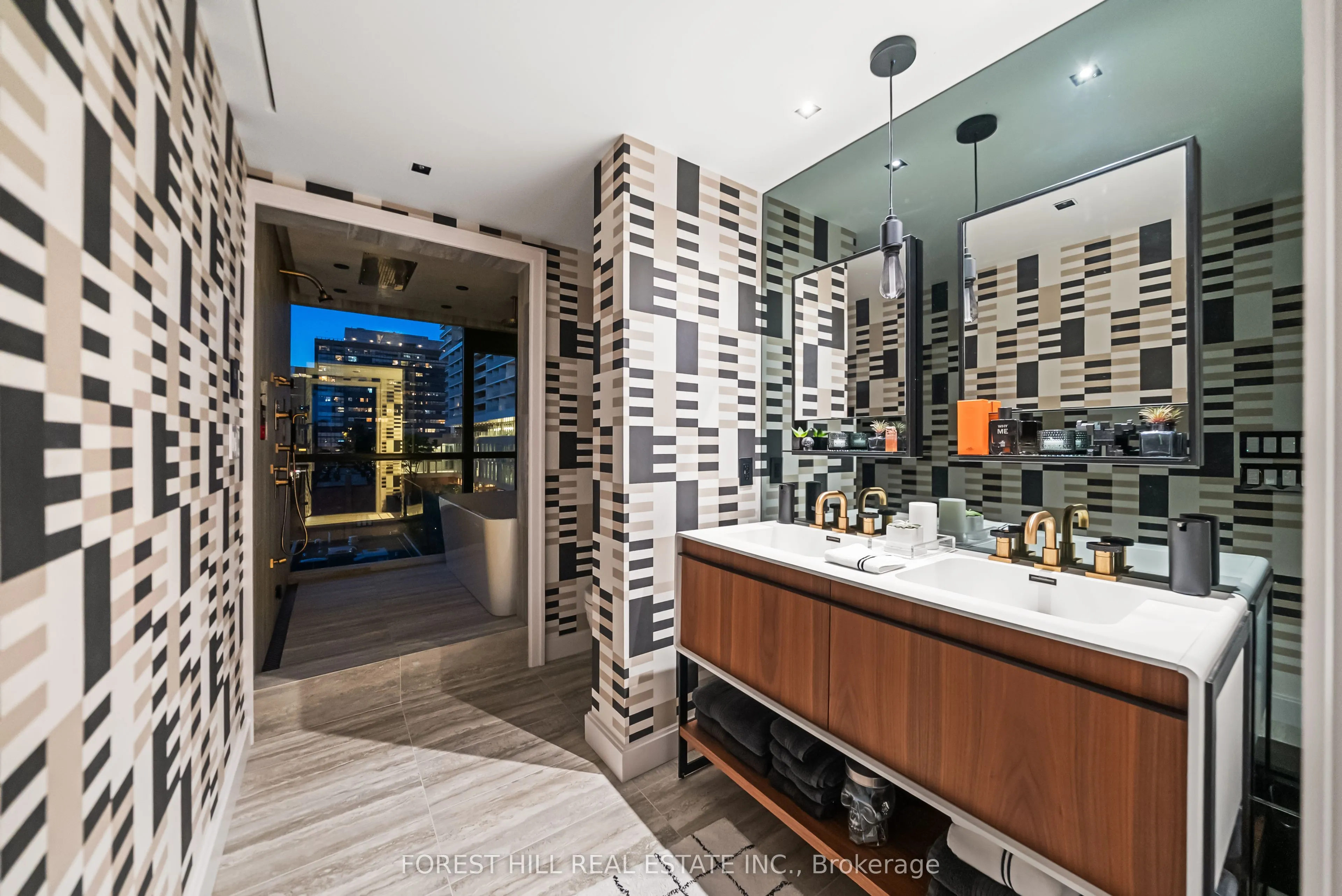 62 Niagara Street, #519