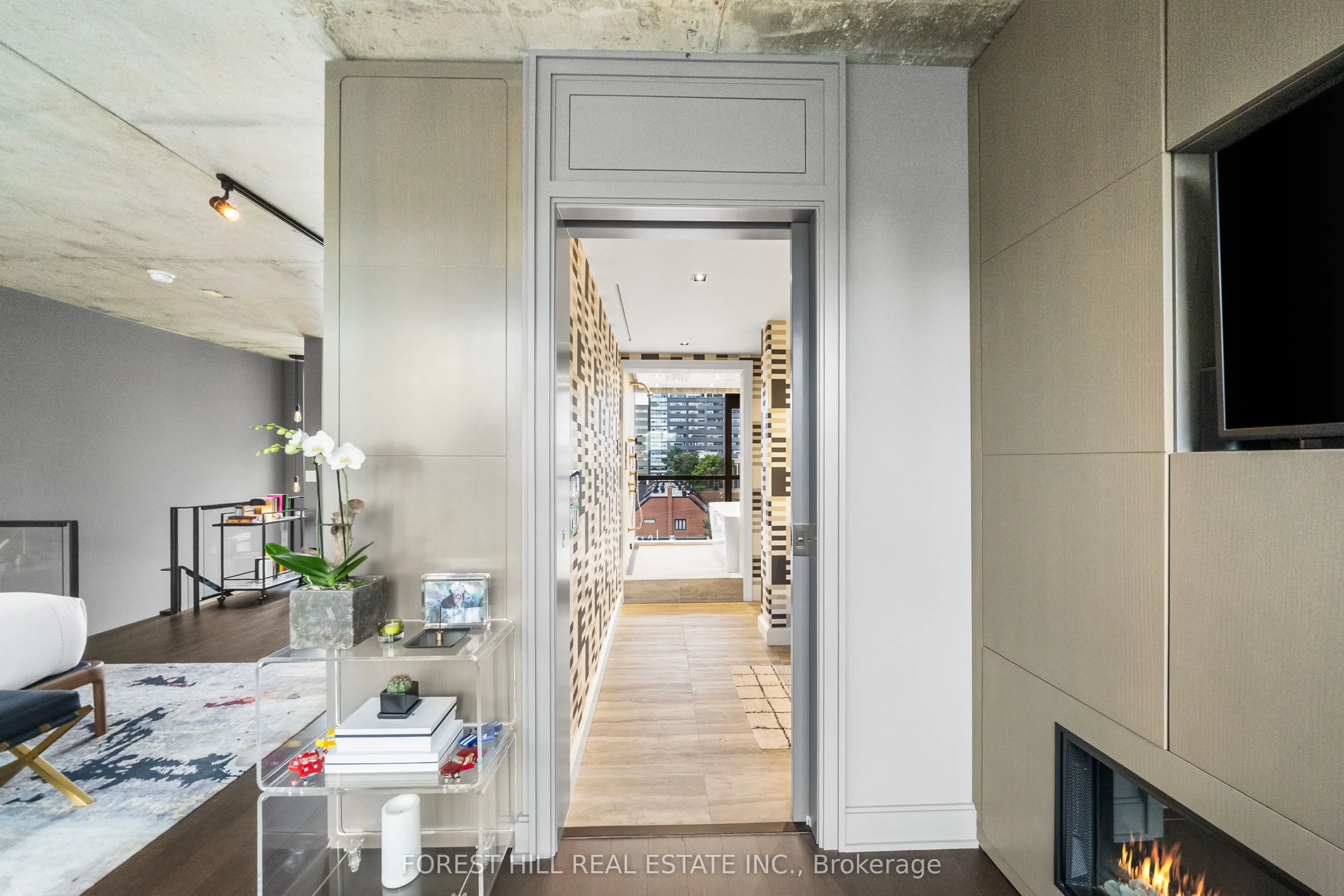 62 Niagara Street, #519