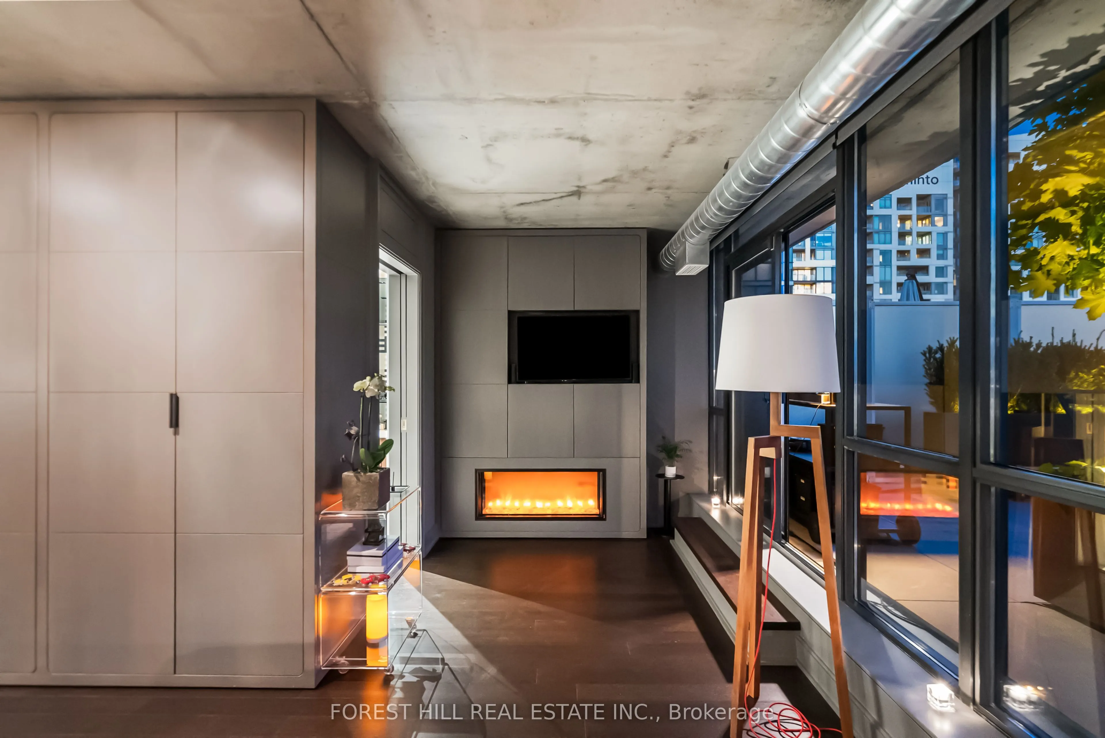 62 Niagara Street, #519