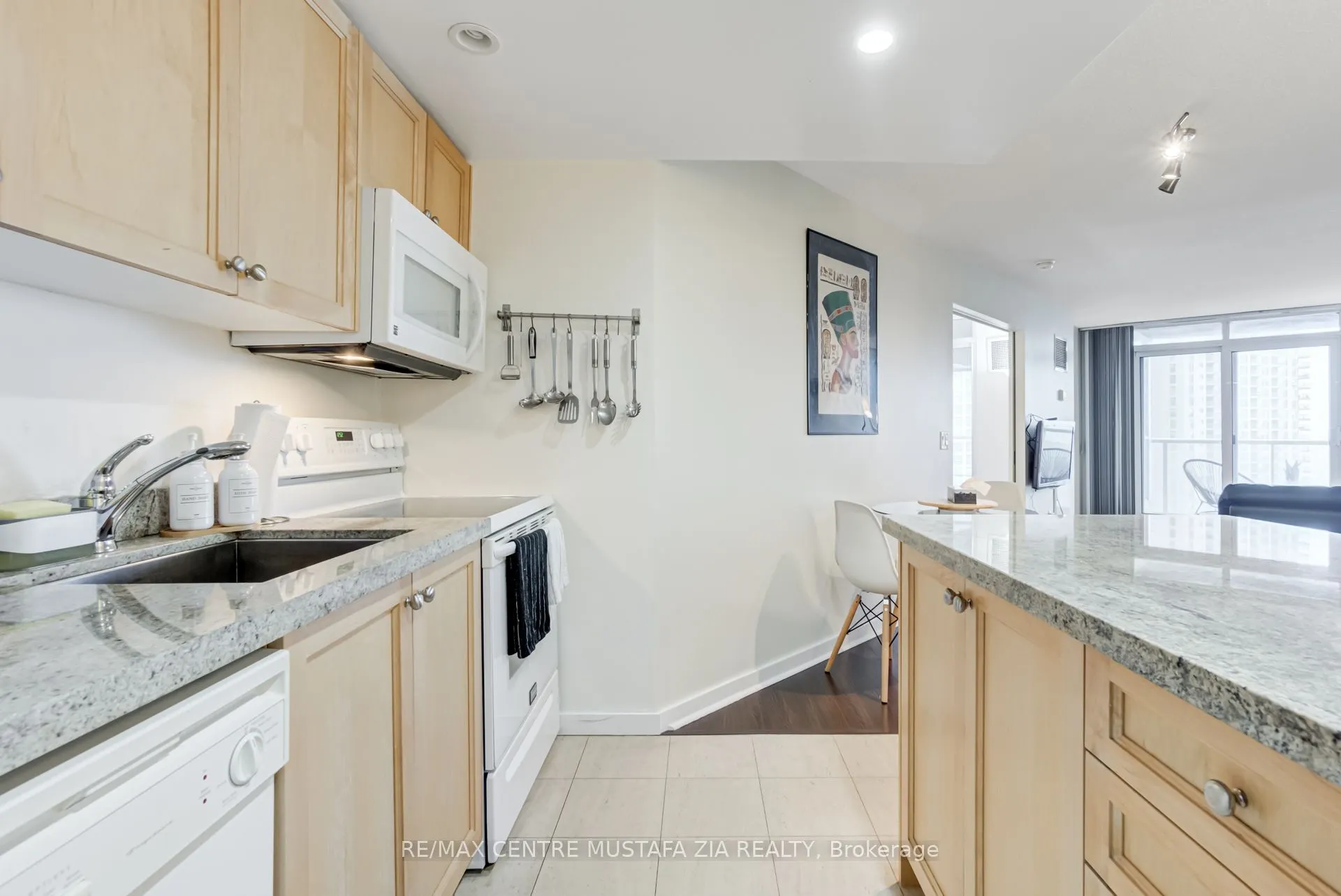 208 Queens Quay W, #1204