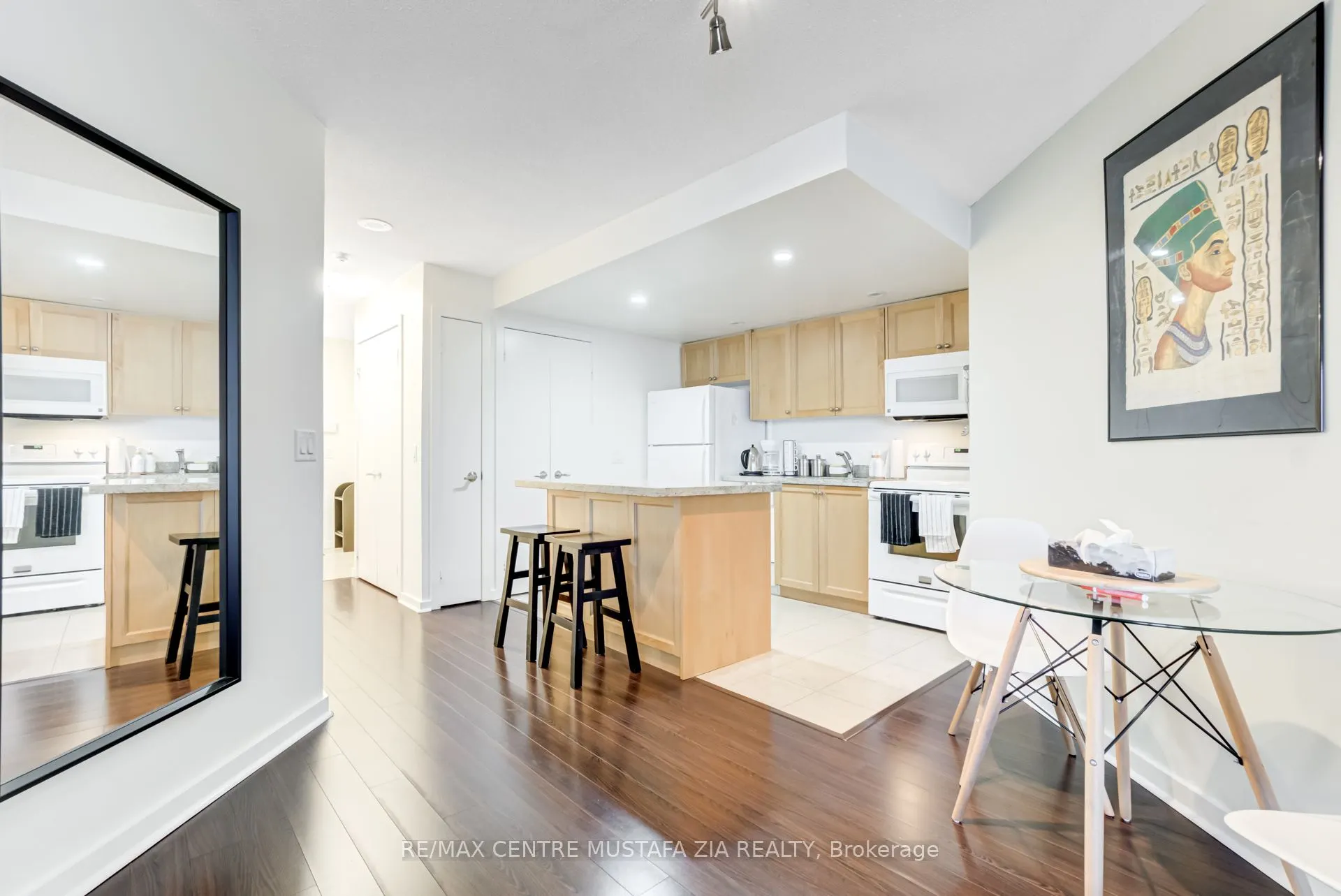 208 Queens Quay W, #1204