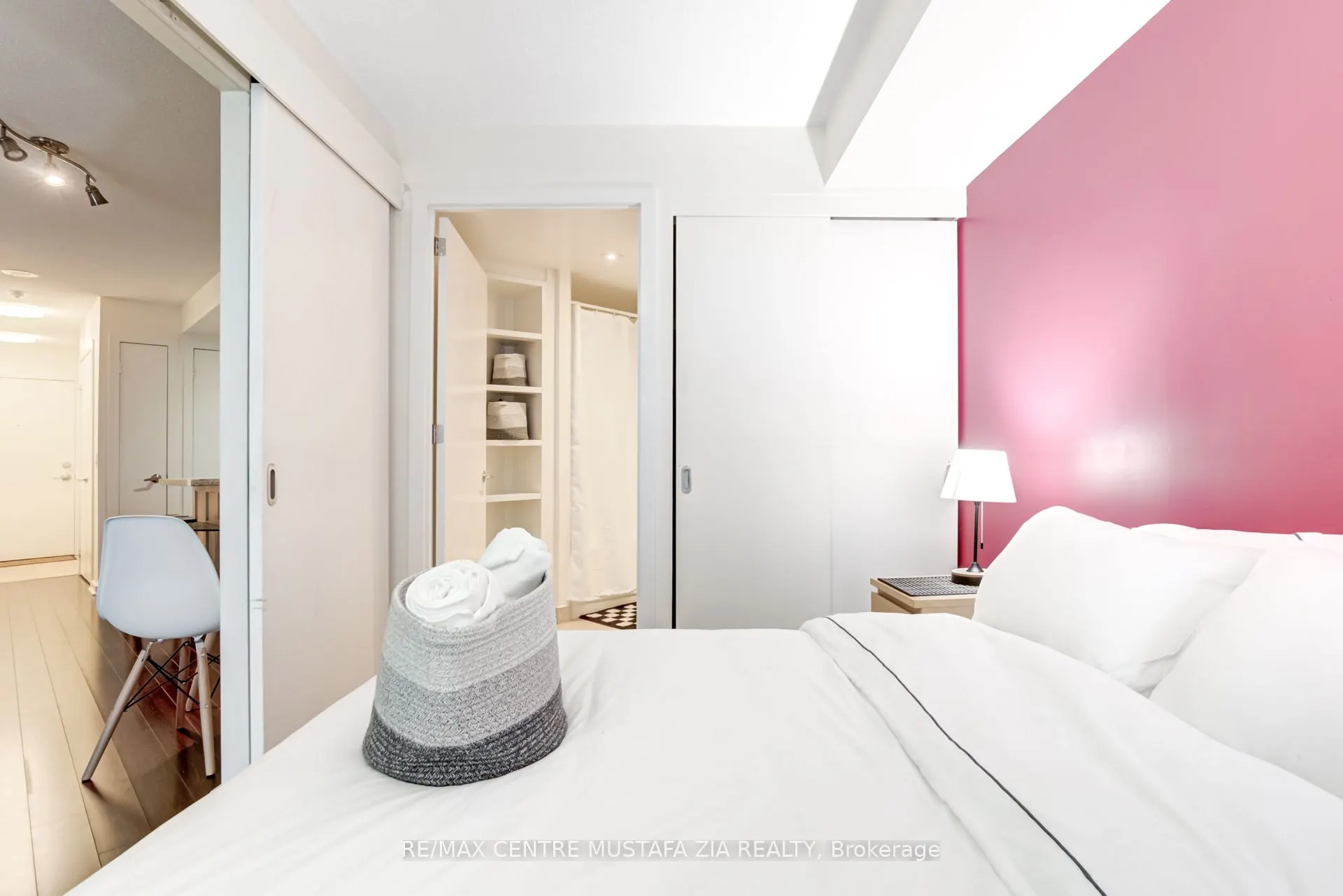 208 Queens Quay W, #1204