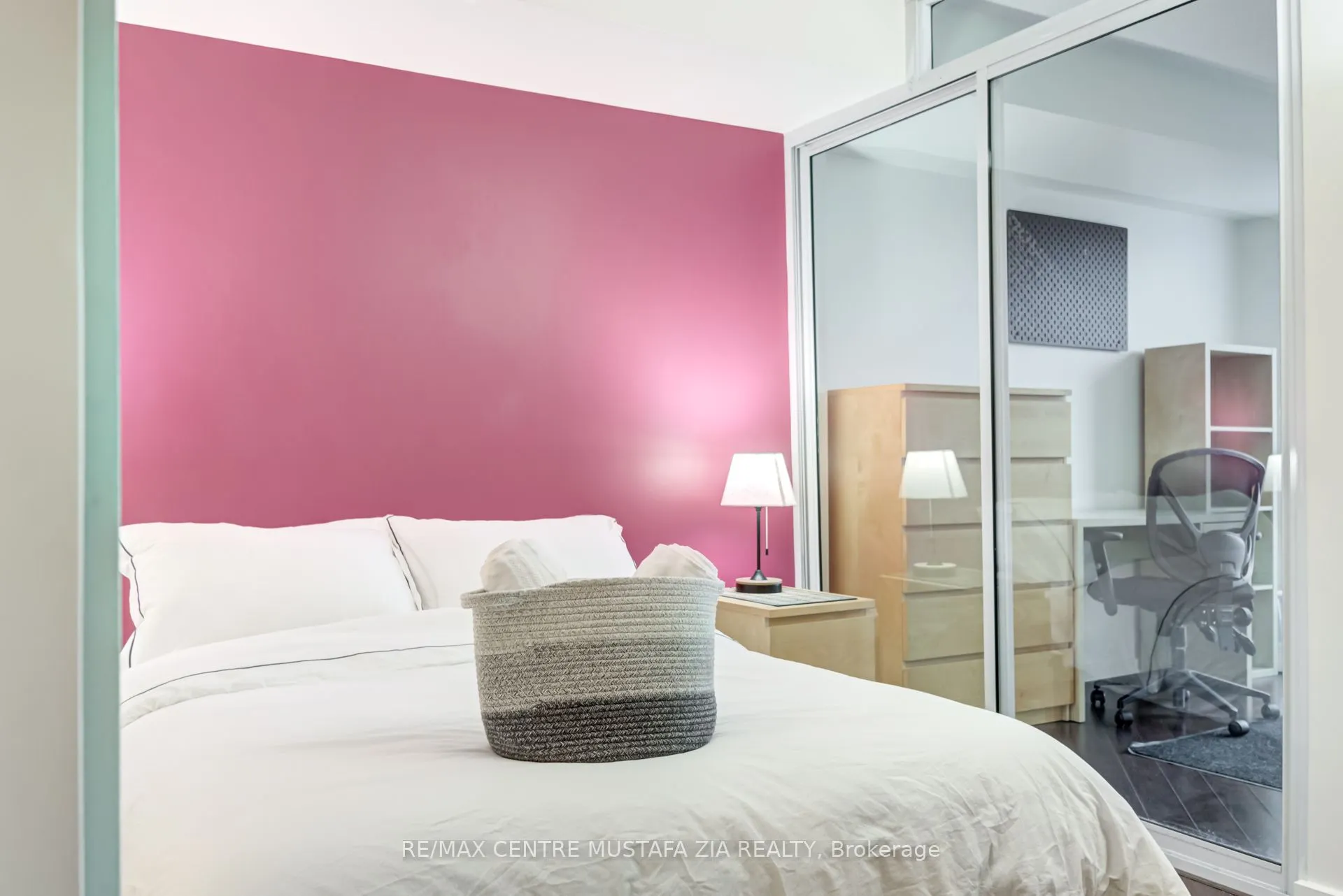 208 Queens Quay W, #1204