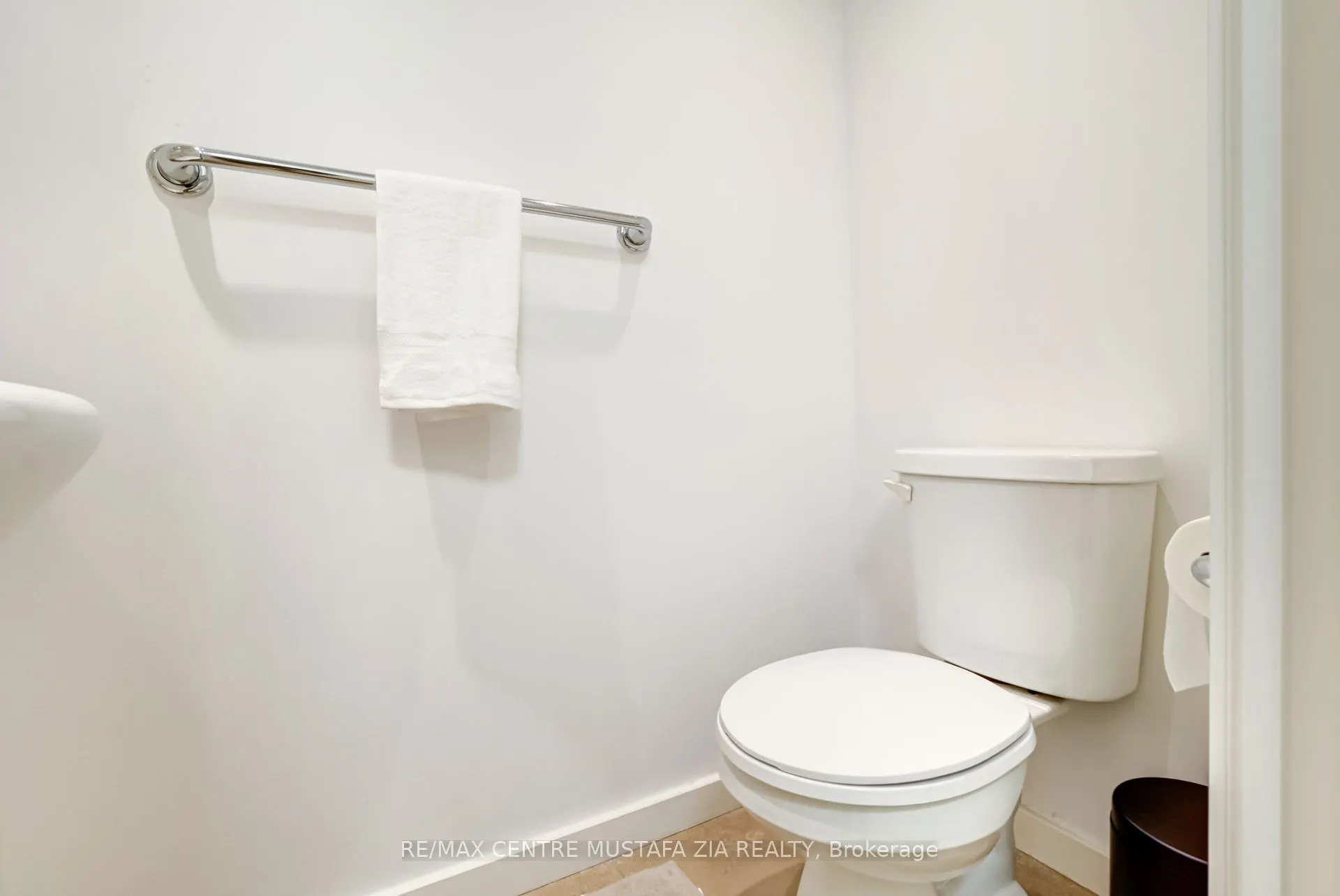 208 Queens Quay W, #1204