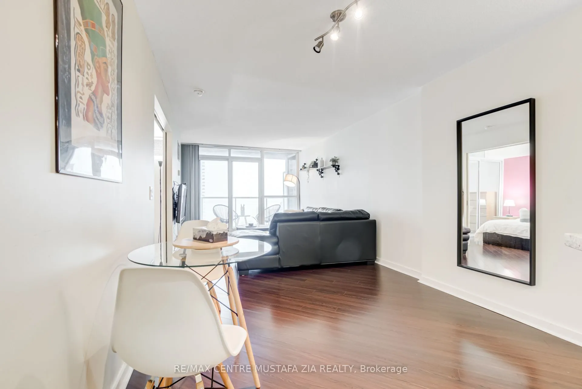 208 Queens Quay W, #1204