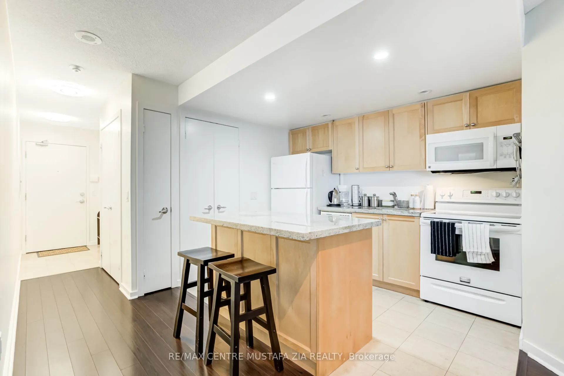 208 Queens Quay W, #1204