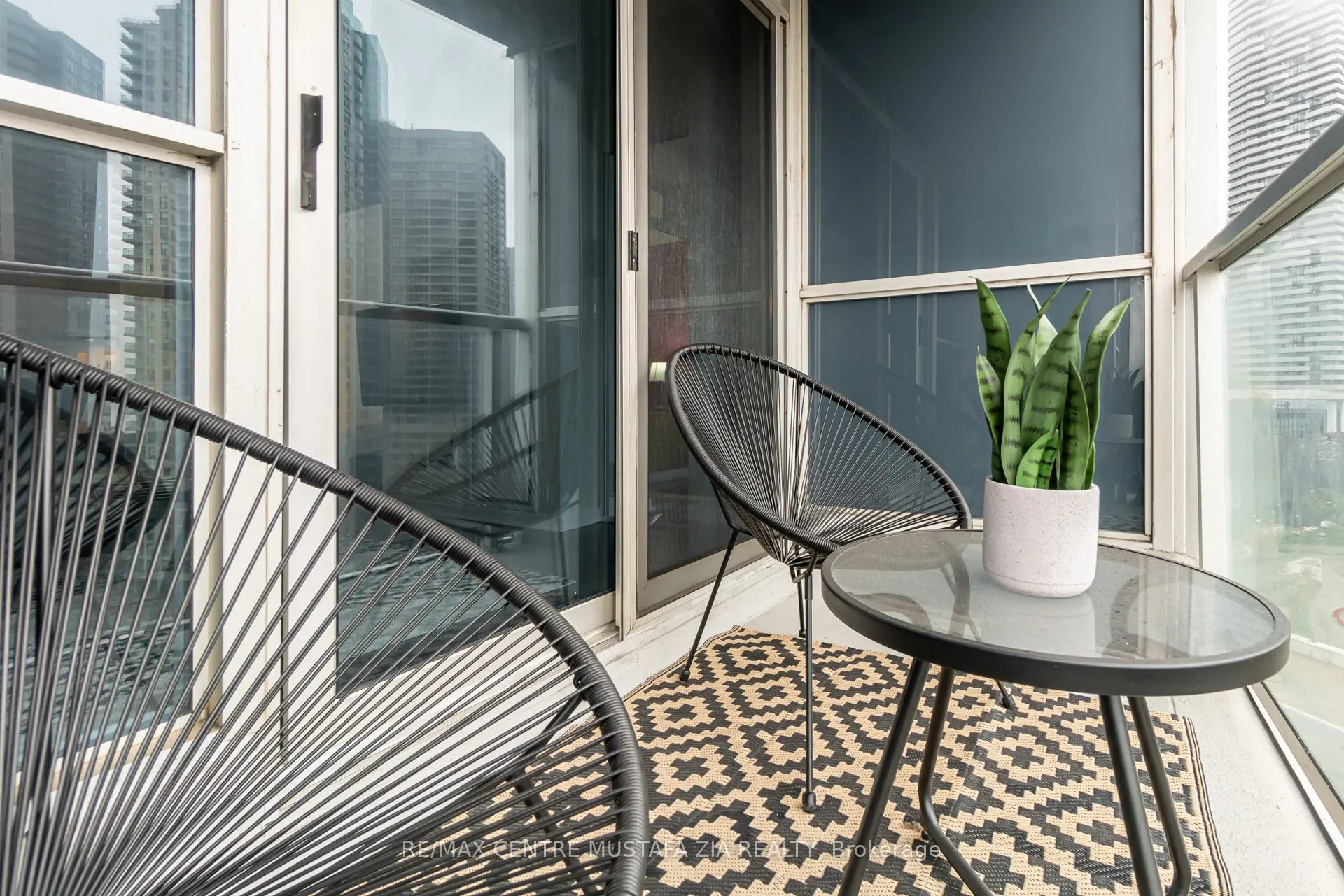 208 Queens Quay W, #1204
