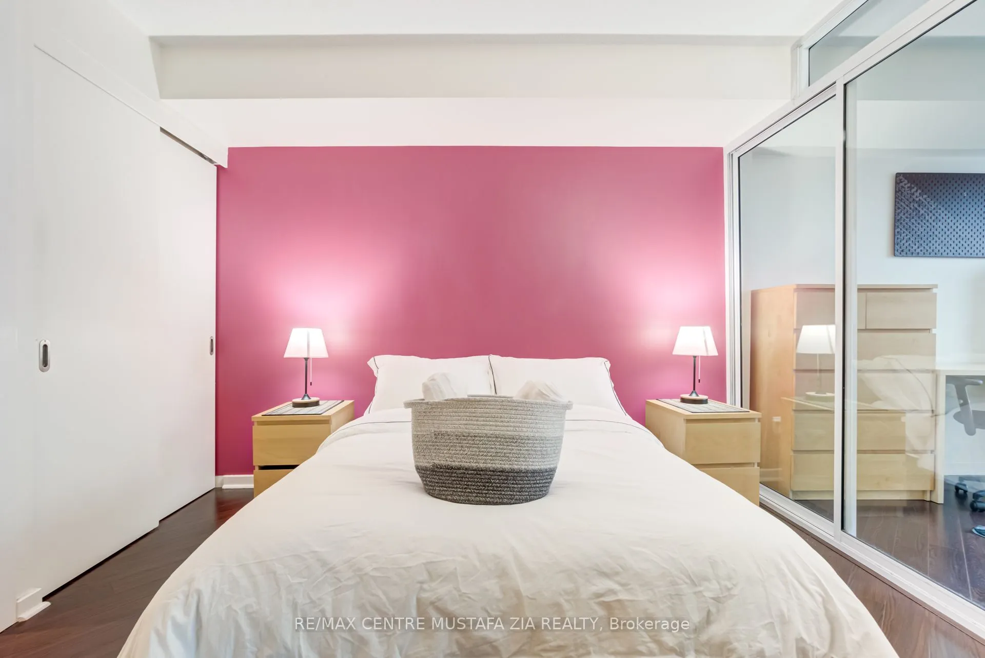 208 Queens Quay W, #1204