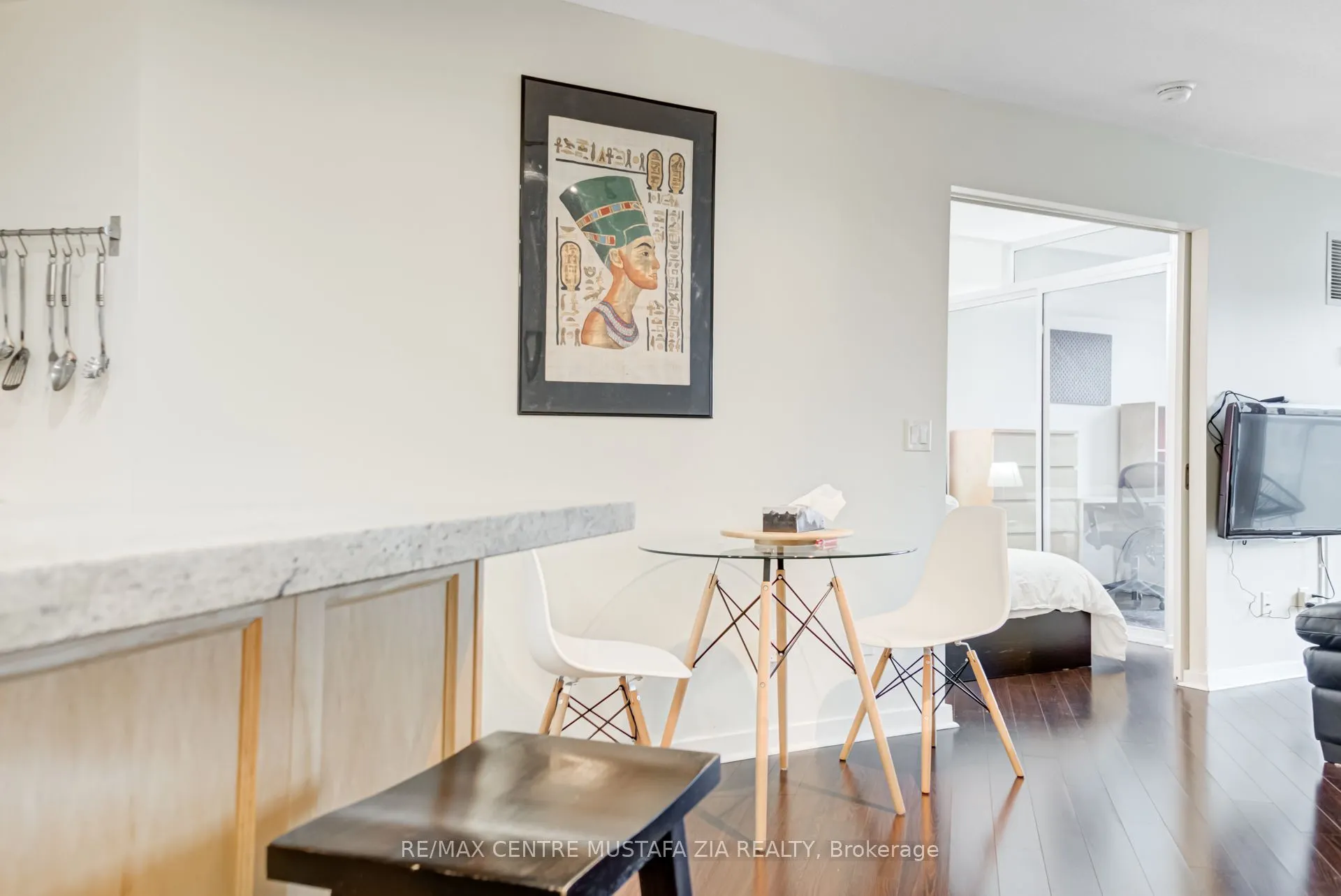 208 Queens Quay W, #1204