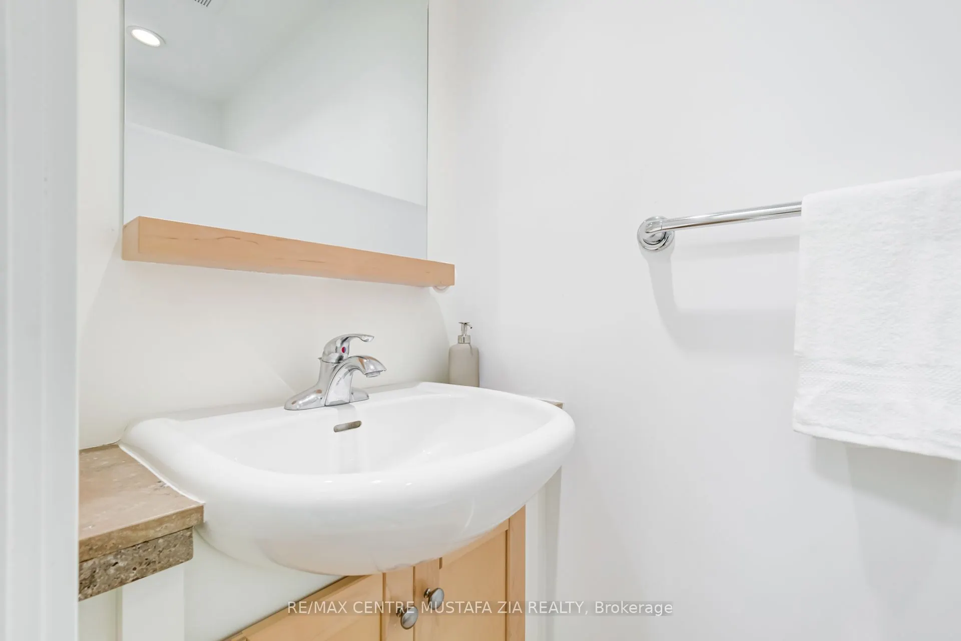 208 Queens Quay W, #1204