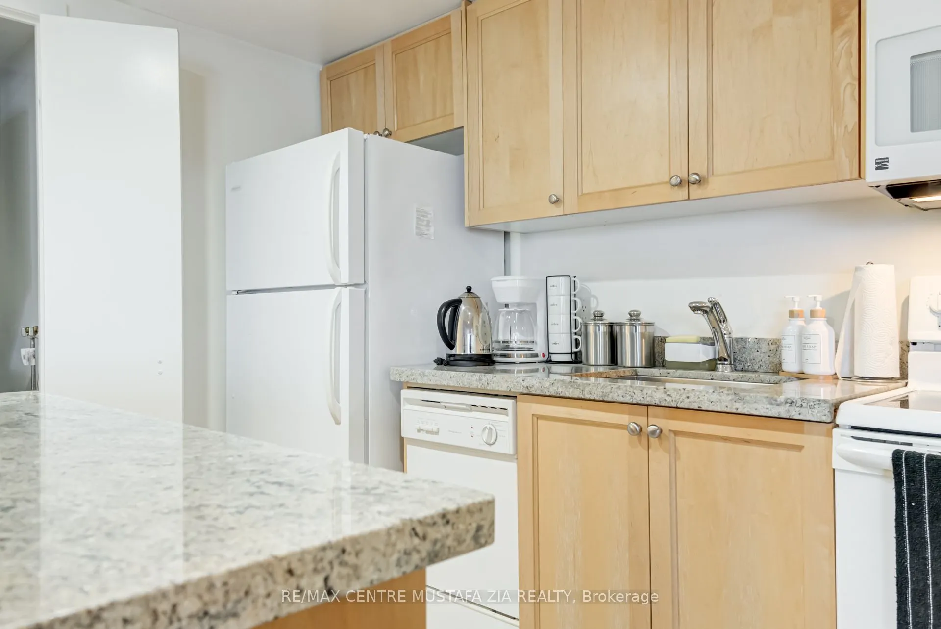 208 Queens Quay W, #1204