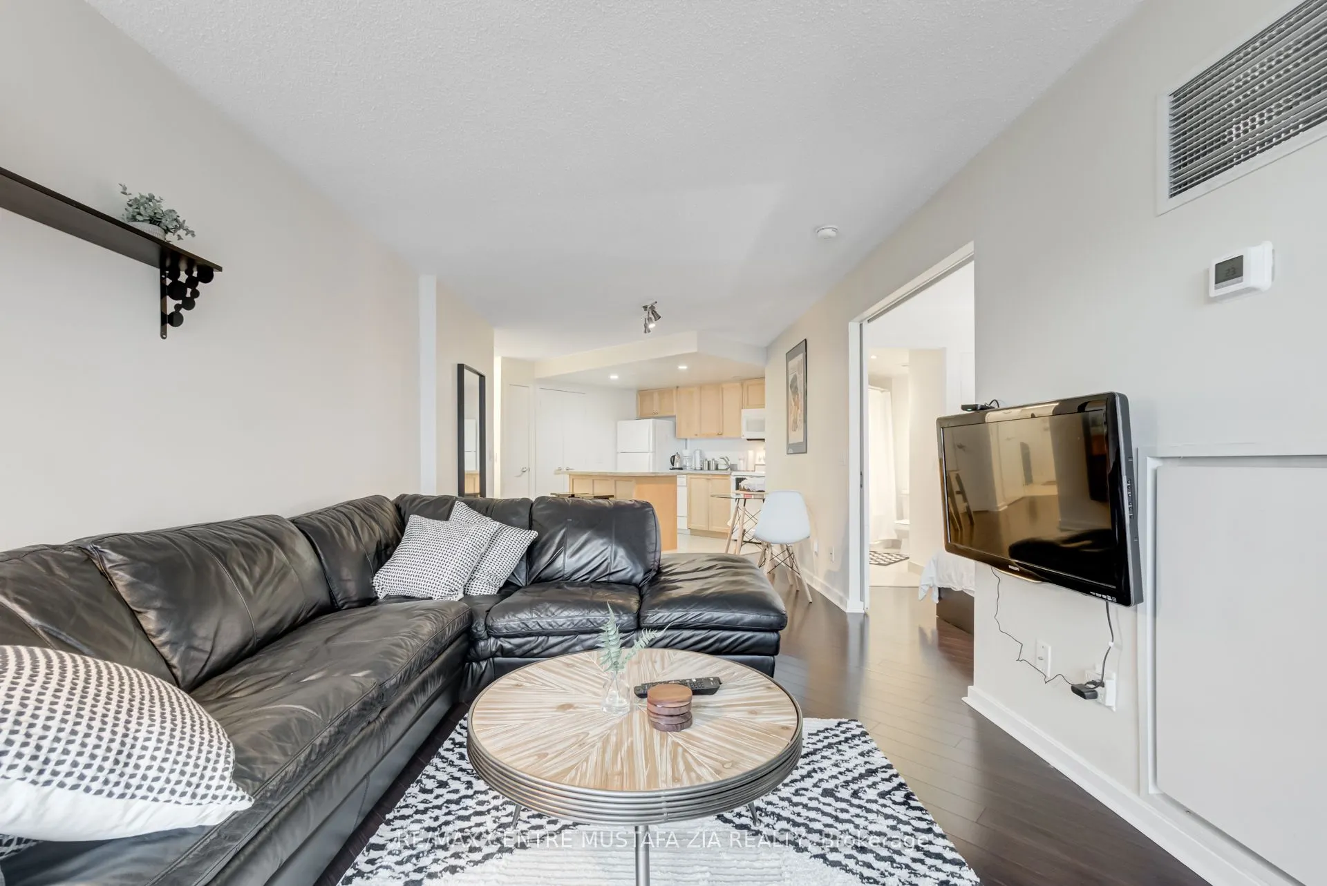 208 Queens Quay W, #1204